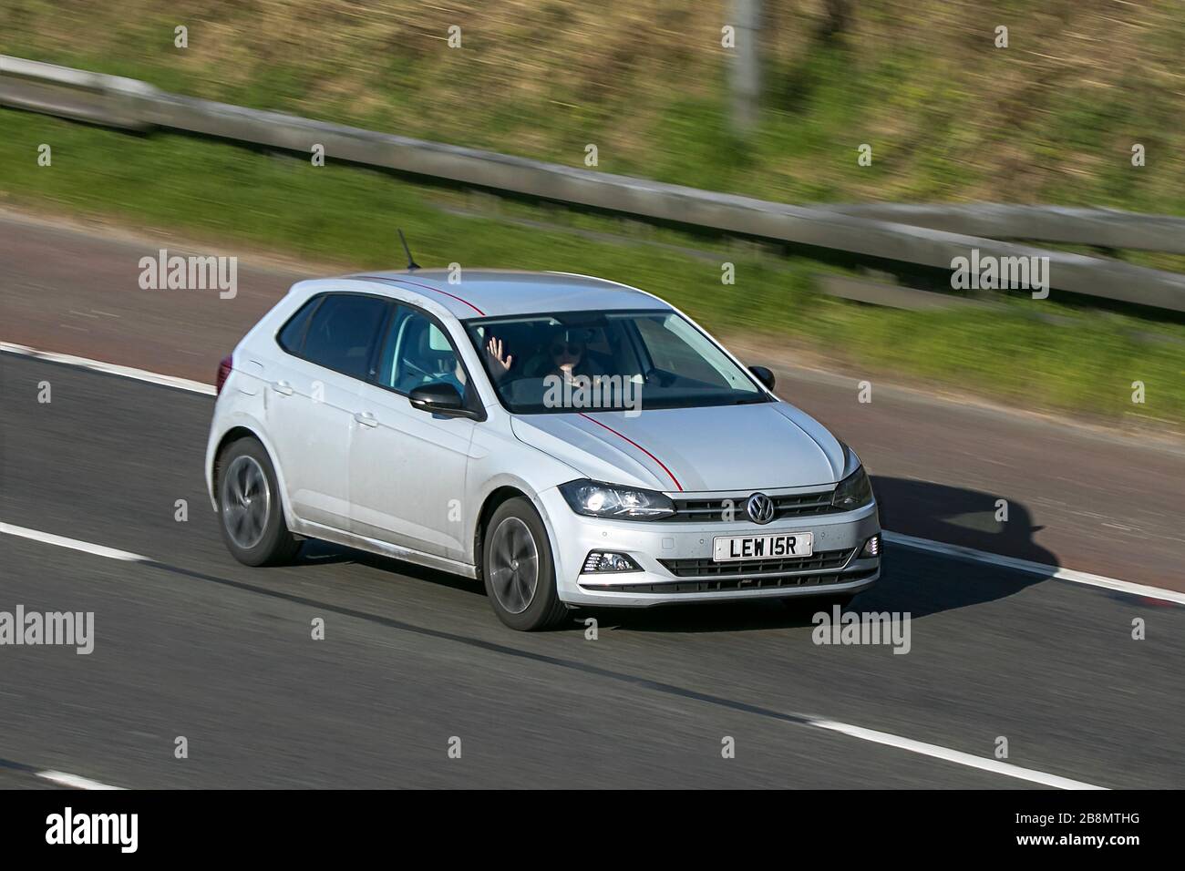 2018 Silver VW Volkswagen Polo Beats TSI; guida sull'autostrada M6 vicino Preston in Lancashire, Regno Unito Foto Stock