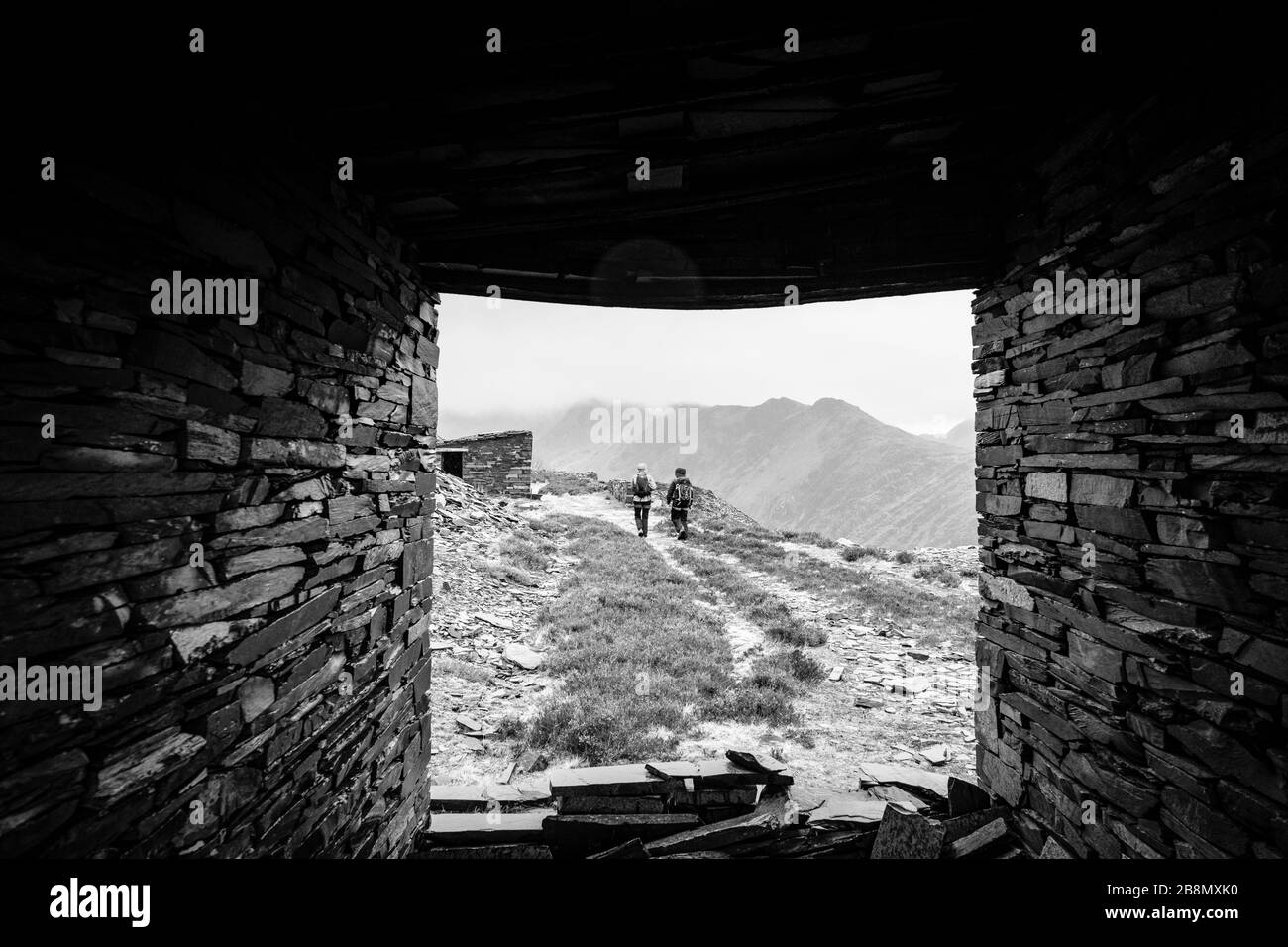 Arrampicatori a Dinorwic Slate Quarry, situato tra i villaggi di Dinorwig e Llanberis, Snowdonia, Galles del Nord, Regno Unito. Foto Stock