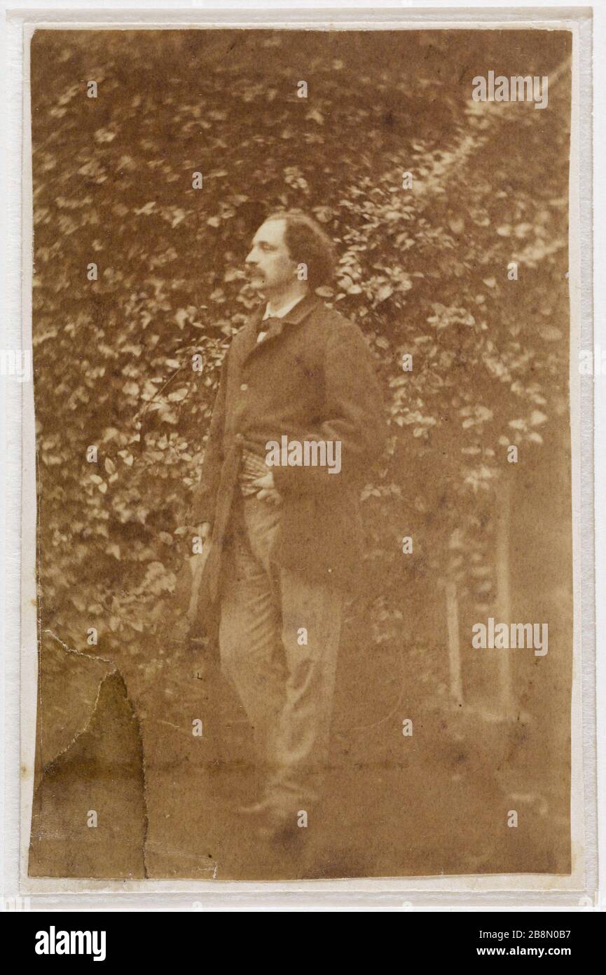 Charles Hugo in Hauteville Casa giardino a Guernsey 'Charles Hugo dans le jardin de Hauteville Casa à Guernesey'. Photographie d'Auguste Vacquerie (1819-1895). Tirage sur papier albuminé. Guernesey (Archipel anglo-Normand). 1856-1858. Parigi, Maison de Victor Hugo. Foto Stock