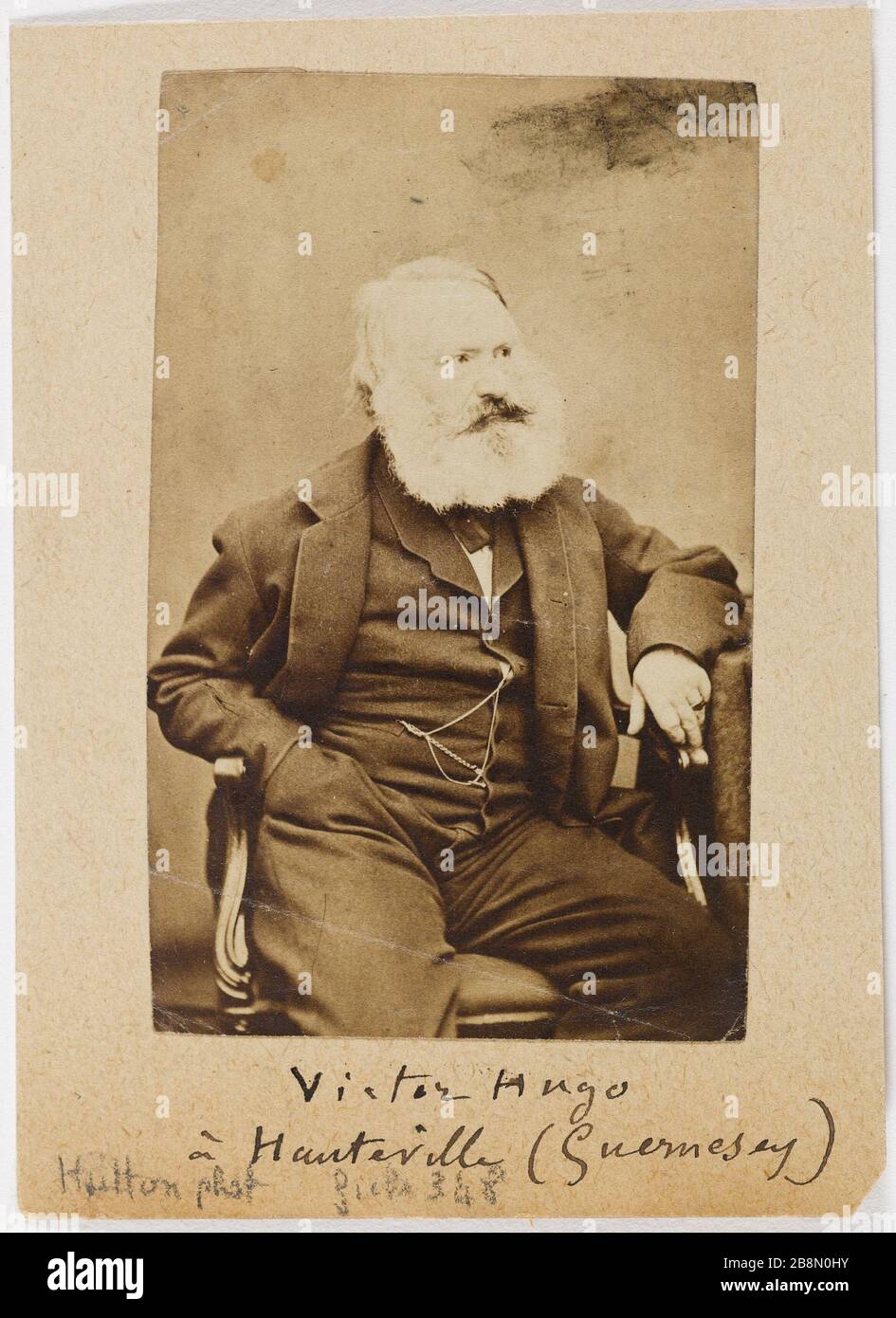 Victor Hugo a Guernsey 'Victor Hugo à Guernesey'. Tirage sur papier albuminé. Guernesey (Archipel anglo-Normand). Photographie de Thomas Belsham Hutton (né vers 1824). 1860-1861. Parigi, Maison de Victor Hugo. Foto Stock