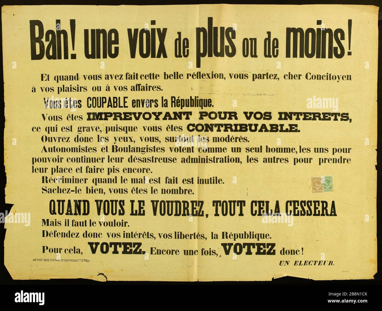 Bah! un voto più o meno! E quando avete fatto questa bella riflessione, andate, caro cittadino nel vostro piacere o nel vostro commercio. Imprimerie de la Presse - A. Vigier. Bah ! une voix de plus ou de moins ! Et quand vous avez fait cette belle réflexion, vous partez, cher Concitoyen à vos plaisirs ou à vos affaires. Typographie sur papier jaune. 1890. Parigi, musée Carnavalet. Foto Stock
