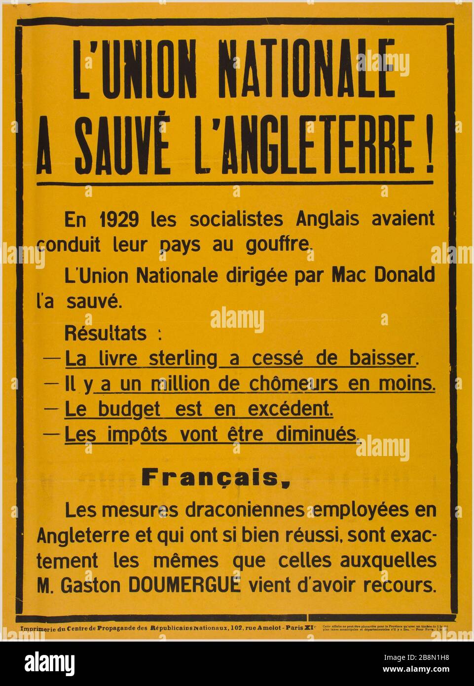 UNIONE NAZIONALE PER SALVARE L'INGHILTERRA! Nel 1929, i socialisti inglesi avevano portato il paese al disastro. L’Unione Nazionale guidata da MacDonald lo salvò. Centre de propagande des républicains nationaux. Le Affiche de propagande. 'L'Union nationale a sauvé l'Anglet erre ! En 1929, les socialistes Anglais avaient conduit leur Pays au gouffre. l'Union Nationale dirigée par Mac Donald l'a sauvé'. Typographie sur papier jaune. 1934. Parigi, musée Carnavalet . Foto Stock