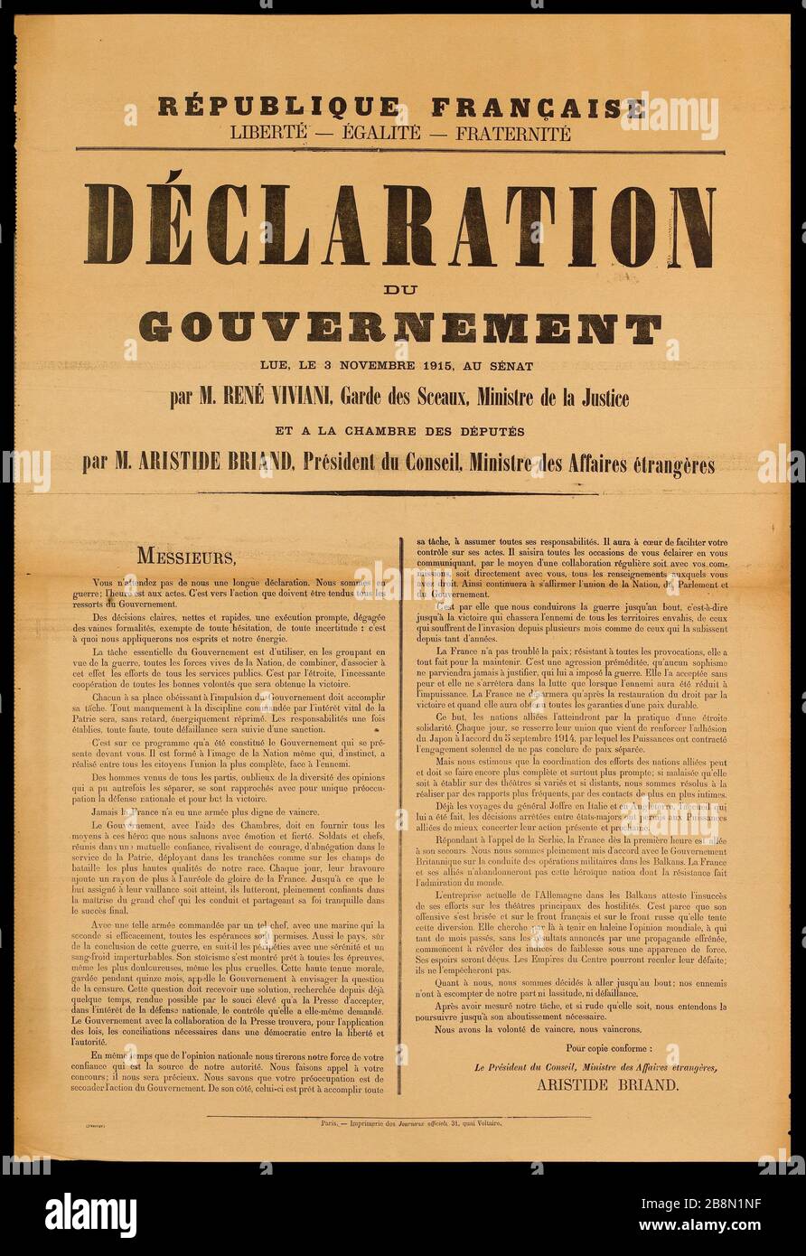 REPUBBLICA FRANCESE, LIBERTÀ - UGUAGLIANZA - FRATERNITÀ, DICHIARAZIONE DEL GOVERNO LUE, NOVEMBRE 3 1915 IL SENATO RENE Viviani, Ministro della Giustizia, Ministro della Giustizia E LA CAMERA DEI DEPUTATI Aristide Briand, Presidente del Consiglio di Amministrazione, Ministro degli Affari Esteri Affiche d'information. "Éclaration du gouvernement lue, le 3 novembre 1915, au sénat par M. René Viviani, garde des sceaux, ministre de la justice et à la chambre des députés par M. Aristide Briand, président du conseil, ministre des Affaires étrangères". Typographie. 1915. Imprimerie des Journaux Officiels. Parigi, musée CA Foto Stock