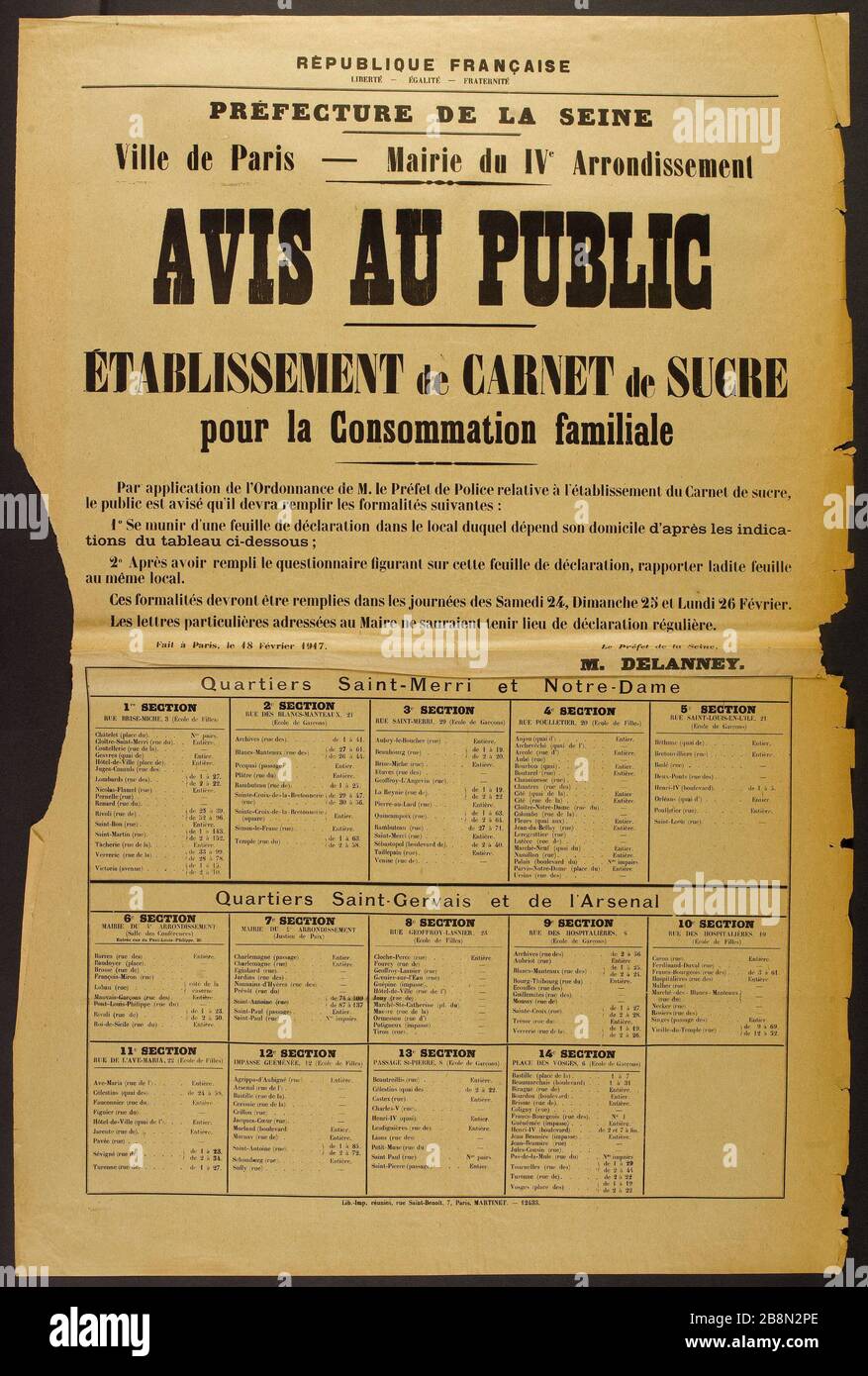 REPUBBLICA FRANCESE, LIBERTÀ - UGUAGLIANZA - FRATERNITÀ, Prefettura SENNA, Parigi Città - Sindaco del quarto distretto, IL PUBBLICO, ISTITUZIONE di LIBRO DI ZUCCHERO per il consumo familiare affiche d'information. Avis au pubblico. « Etablissement de carnet de sucre. Pour la consommation familiare'. Préfecture de la Seine, ville de Paris, mairie du IVème circondario. Typographie. 1917. Imprimerie L. Martinet. Parigi, musée Carnavalet . Foto Stock
