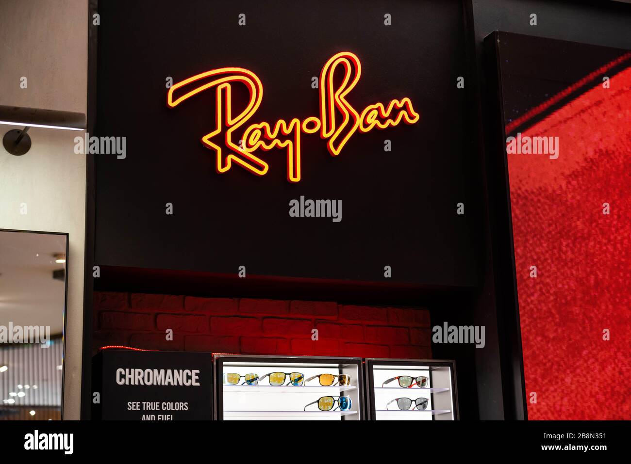 New York, Stati Uniti. 20 Feb 2020. Occhiali da sole e occhiali americani marchio Ray-Ban logo visto a New York City. Credit: Alex Tai/SOPA Images/ZUMA Wire/Alamy Live News Foto Stock