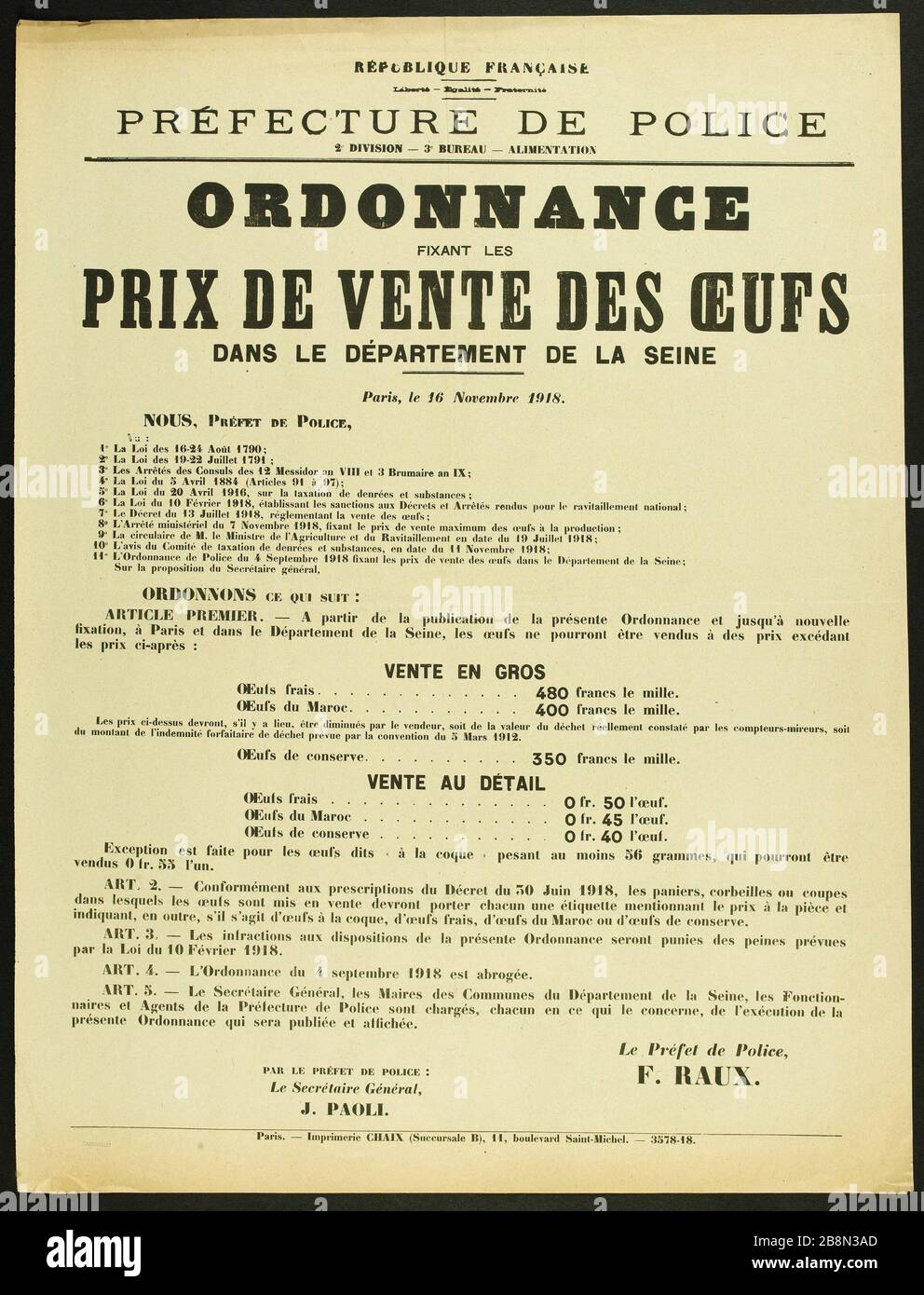 REPUBBLICA FRANCESE, libertà - Egalité- Confraternita prefettura POLIZIA DIVISIONE 2 ° - 3 ° UFFICIO - CIBO, ORDINANZA CHE FISSA IL PREZZO DI VENDITA DELLE UOVA NEL DIPARTIMENTO DELLA SENNA Imprimerie Chaix. REPUBLIQUE FRANCAISE, LIBERTÉ - EGALITÉ- FRATERNITÉ, PREFETTURA DELLA POLIZIA, 2E DIVISIONE - 3E BUREAU - ALIMENTATION, ORDONNANCE FIXANT LES PRIX DE VENTE DES OEUFS DANS LE DEPARTEMENT DE LA SEINE. Typographie. 1918. Parigi, musée Carnavalet. Foto Stock