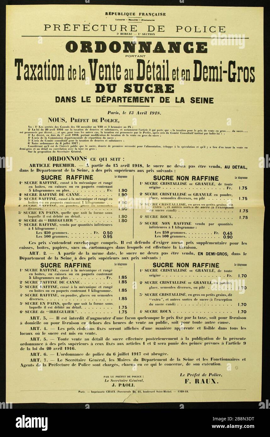 REPUBBLICA FRANCESE, libertà - Egalité- UFFICIO DI POLIZIA della prefettura di Confraternita 3° - 1° Sezione, ORDINANZA SULLA vendita di tassazione nel commercio al dettaglio e all'ingrosso half SUGAR NEL DIPARTIMENTO DELLA SENNA, Parigi, 13 aprile 1918. Imprimerie Chaix. REPUBLIQUE FRANCAISE, Liberté - Egalité- Fraternité, PREFETTURA DELLA POLIZIA, 3e BUREAU - 1re SEZIONE, ORDONNANCE, PORTANT Taxation de la Vente au Détail et en Demi-Gros DU SUCRE DANS LE DEPARTEMENT DE LA SEINE, Paris, le 13 Avril 1918. Typographie. 1918. Parigi, musée Carnavalet. Foto Stock