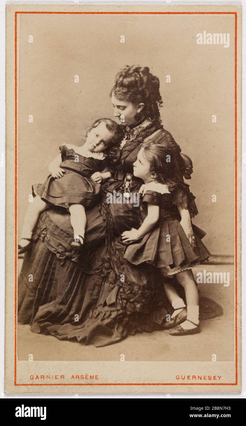 Alice Hugo, Georges e Jeanne, circa 1872. "Alice Hugo, Georges et Jeanne, vers 1872". Fotografie d'Arsène Garnier (1822-1900). Tirage sur papier albuminé. 1872. Parigi, Maison de Victor Hugo. Foto Stock