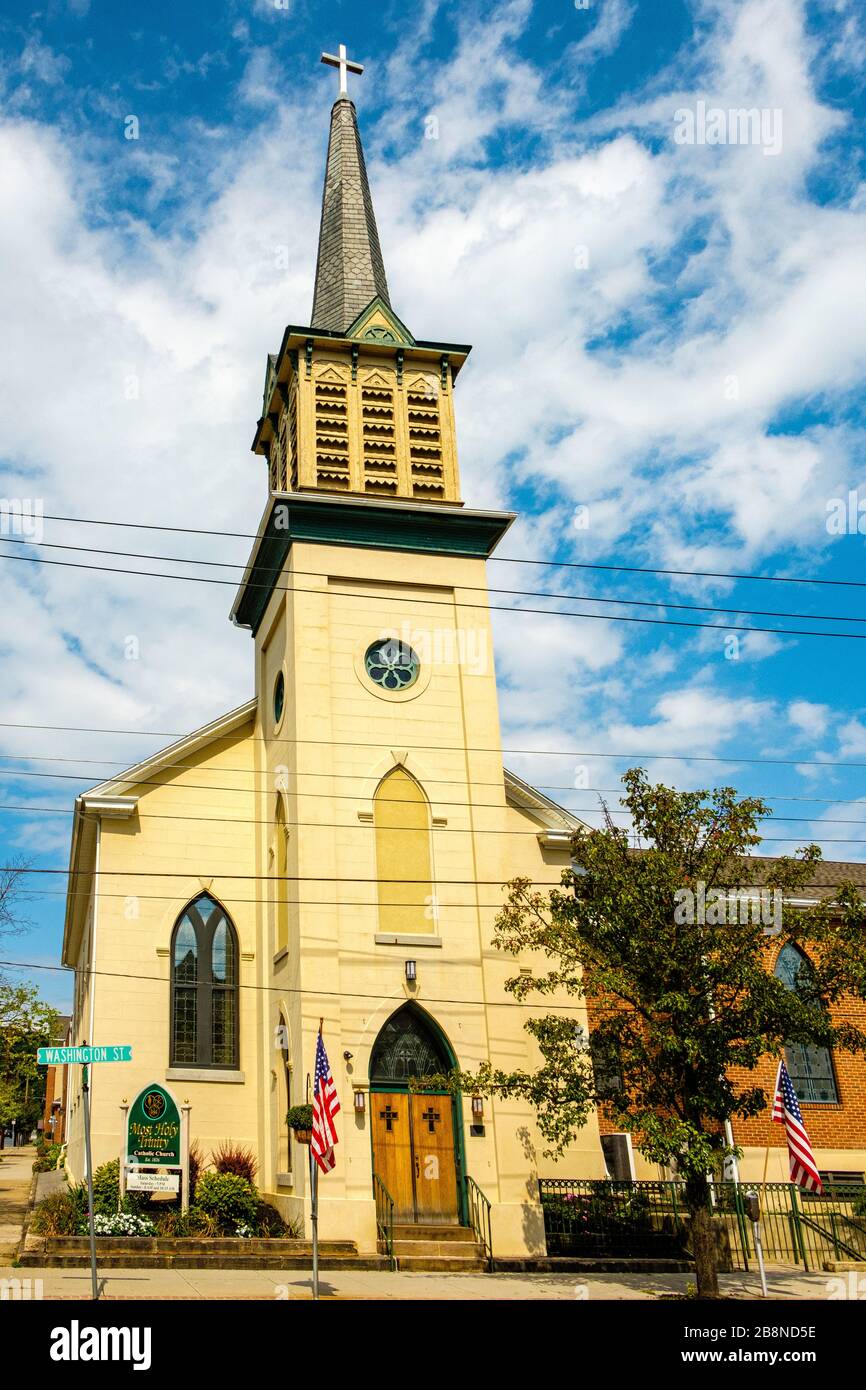 Chiesa cattolica della Santissima Trinità, Washington e Mifflin Street, Huntingdon, PA Foto Stock