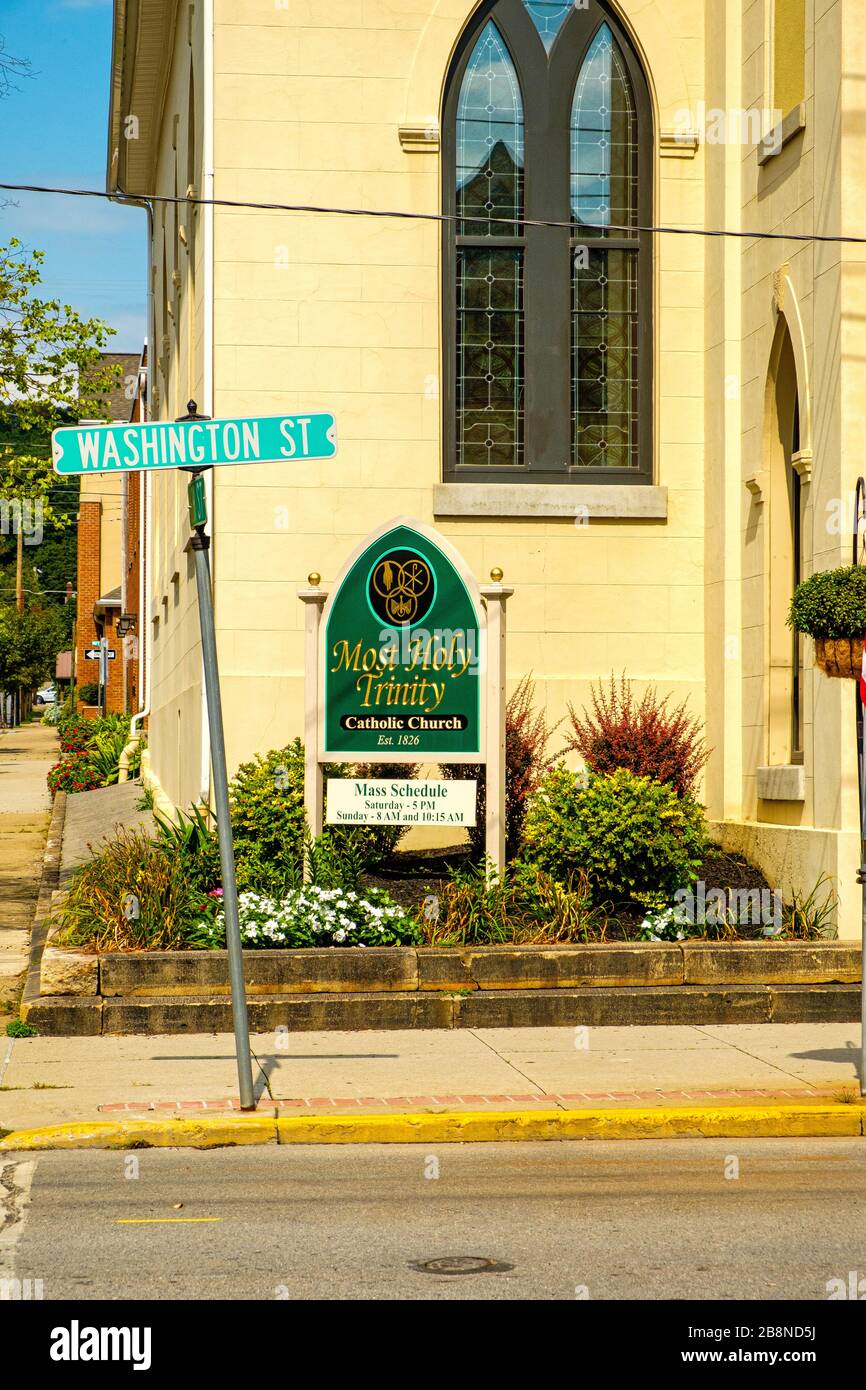 Chiesa cattolica della Santissima Trinità, Washington e Mifflin Street, Huntingdon, PA Foto Stock