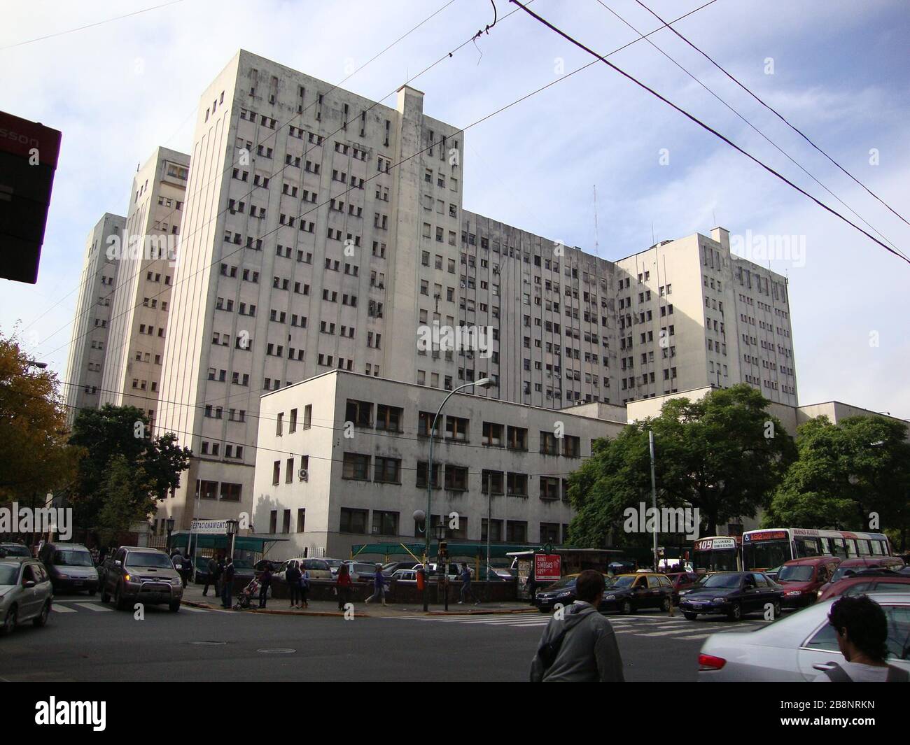 'Español: Vista del edificio del Hospital de Clínicas José de San Martín, parte de la Universidad de Buenos Aires, como Hospital-Escuela. Buenos Aires, Argentina.; 10 maggio 2010; proprio lavoro; Elsapucai; ' Foto Stock