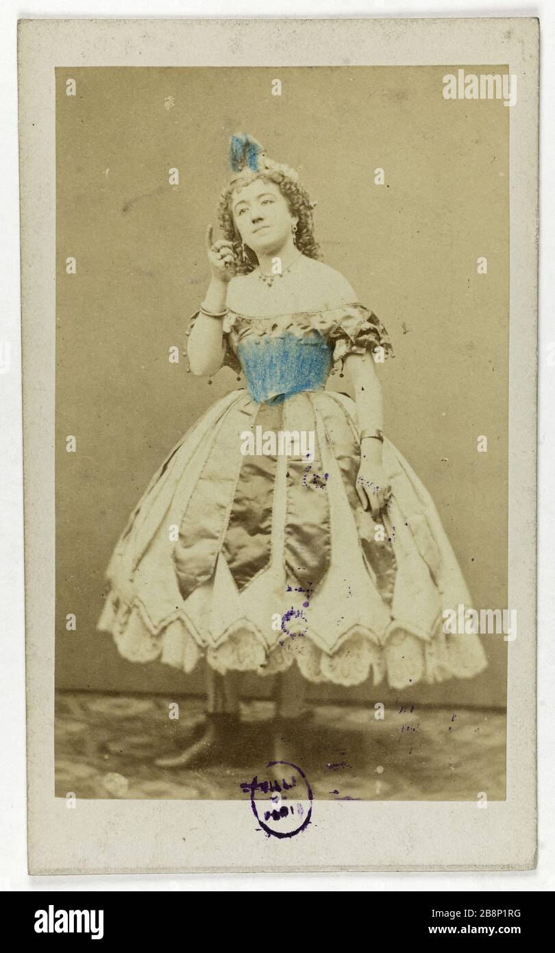 Ritratto di Laure Dordet (-1900), chiamato Milla, attrice teatrale. Portrait de Laure Dordet (décédée en 1900), dite Milla, attrice de théâtre. Carte de visite (recto). Tirage sur papier albuminé. 1860-1890. Anonima fotographie. Parigi, musée Carnavalet. Foto Stock