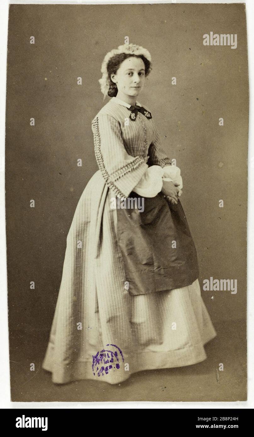 Ritratto di Mademoiselle Mongeal (Emilie Antoinette), attrice teatrale tra il 1861 e il 1869. Portrait de Mademoiselle Mongeal (Emilie, Antoinette), attrice de théâtre entre 1861 et 1869. Carte de visite (recto). Tirage sur papier albuminé. 1860-1890. Anonima fotographie. Parigi, musée Carnavalet. Foto Stock