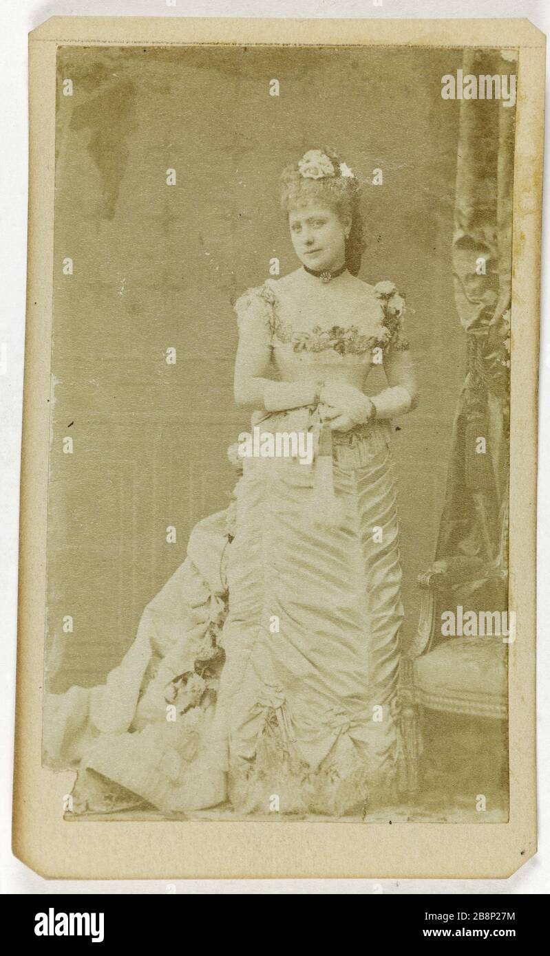 Ritratto di Angela Moreau (-1897), attrice teatrale tra il 1869 e il 1892. Portrait d'Angèle Moreau (décédée en 1897), attrice de théâtre entre 1869 et 1892. Carte de visite (recto). Tirage sur papier albuminé. 1860-1890. Anonima fotographie. Parigi, musée Carnavalet. Foto Stock