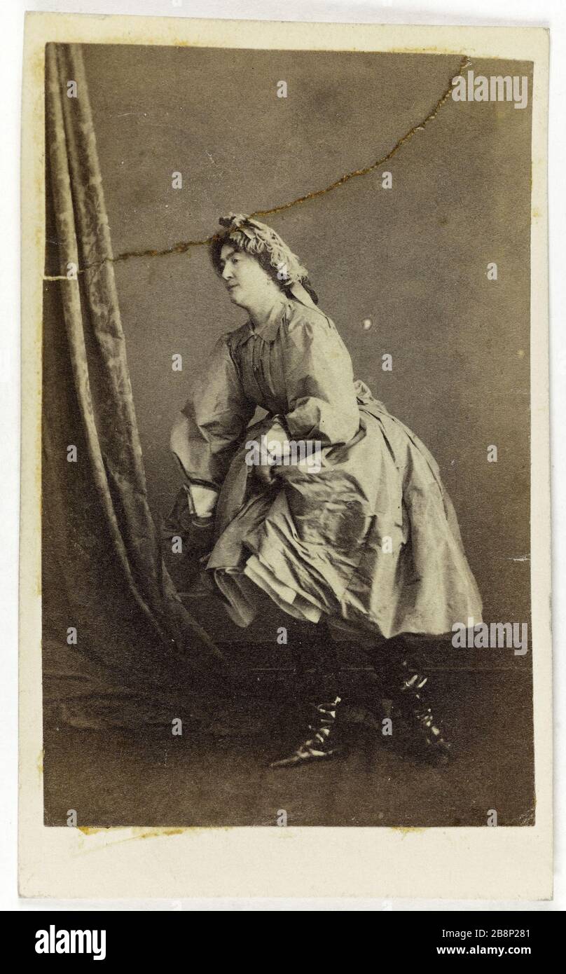 Ritratto di Armande Morel, attrice teatrale. Portrait d'Armande Morel, attrice de théâtre. Carte de visite (recto). Tirage sur papier albuminé. 1860-1890. Anonima fotographie. Parigi, musée Carnavalet. Foto Stock