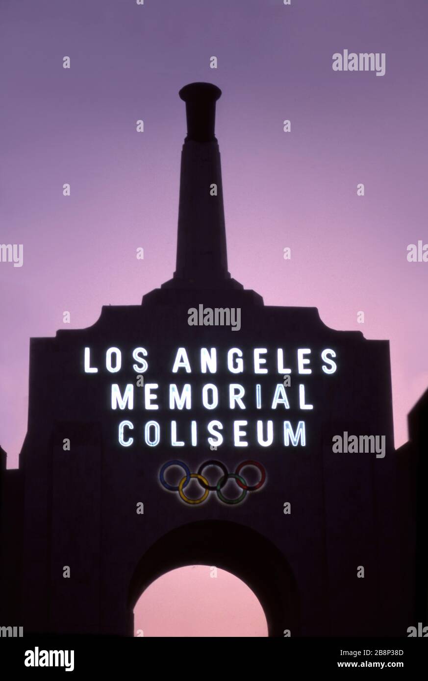 Il Los Angeles Memorial Coliseum al tramonto a Los Angeles, California Foto Stock