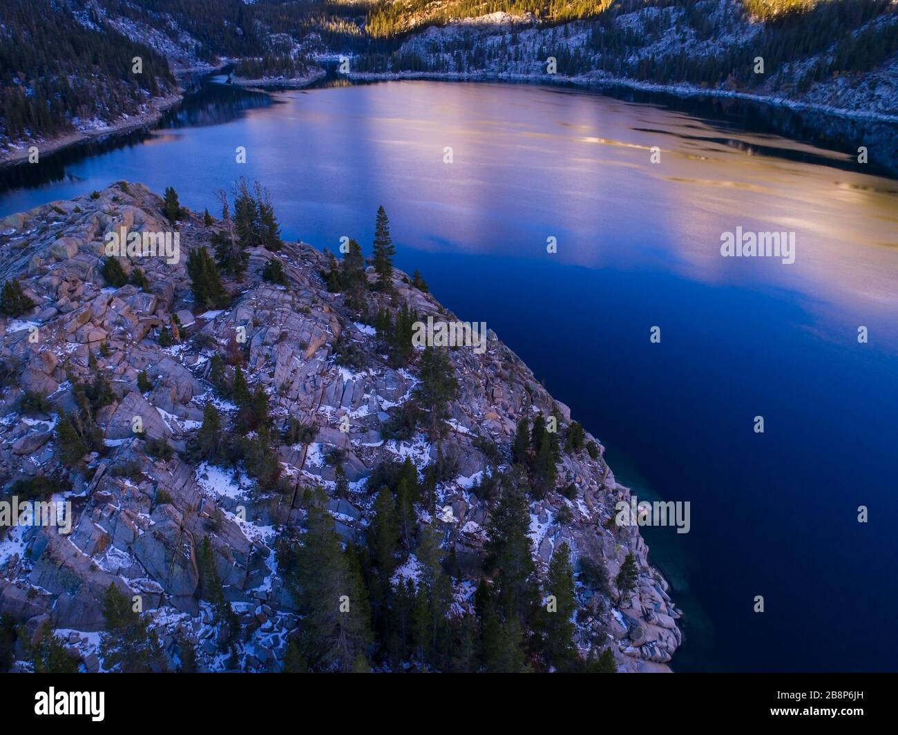 Vista aerea del Lago Sud in inverno, Sierra Nevada Mountains, California Foto Stock