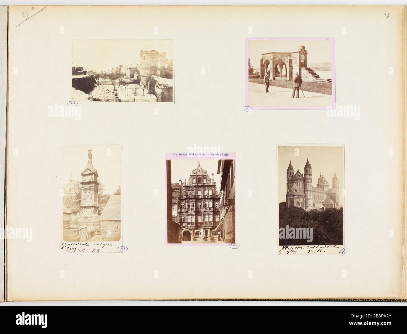 5 fotografie delle rovine di Heidelberg della cittadella e di fronte alla casa del cavaliere San Giorgio 5 fotografie d'Heidelberg : Ruines de la citadelle et façade de la maison du chevalier Saint-Georges. Anonima fotographie. Tirages sur papier albuminé. 1865-1871. Parigi, Maison de Victor Hugo. Parigi, Maison de Victor Hugo. Foto Stock