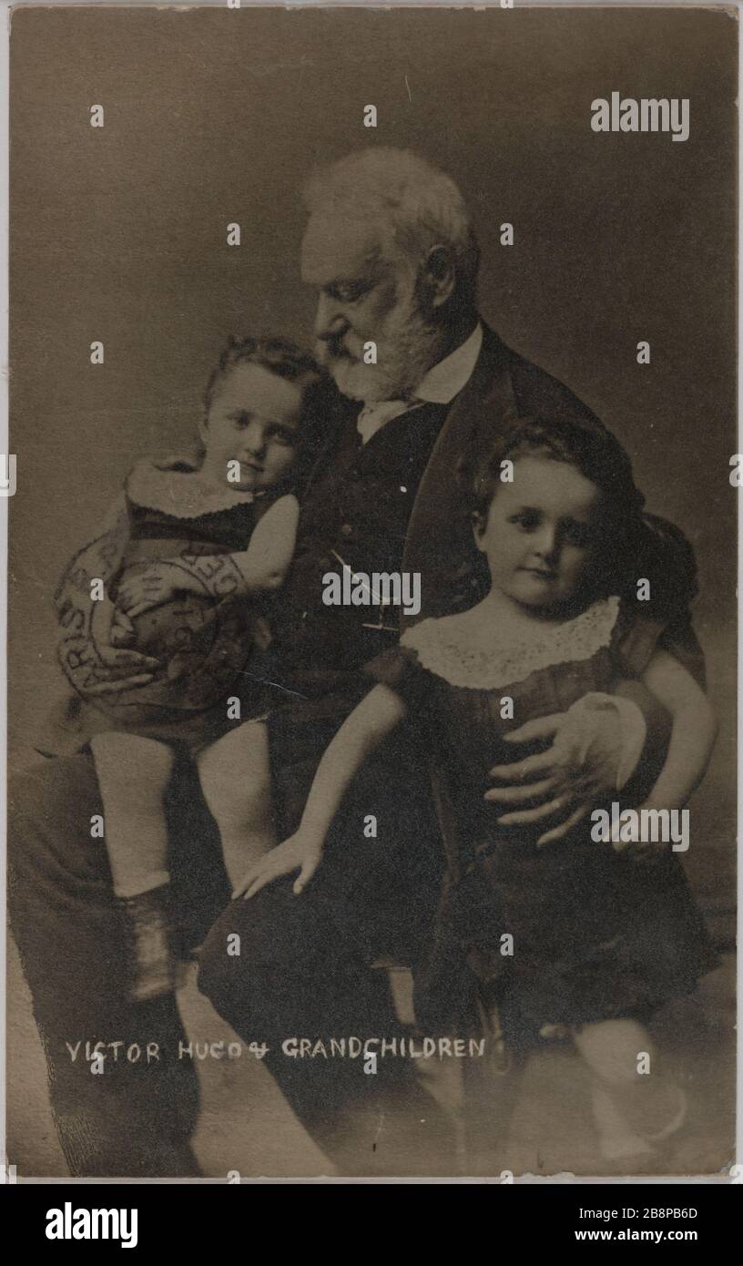 Victor Hugo con i suoi nipoti George e Jeanne Grut. 'Victor Hugo avec ses petits-enfants Georges et Jeanne'. Procédé photo-mécanique. 1872-1872. Parigi, Maison de Victor Hugo. Foto Stock