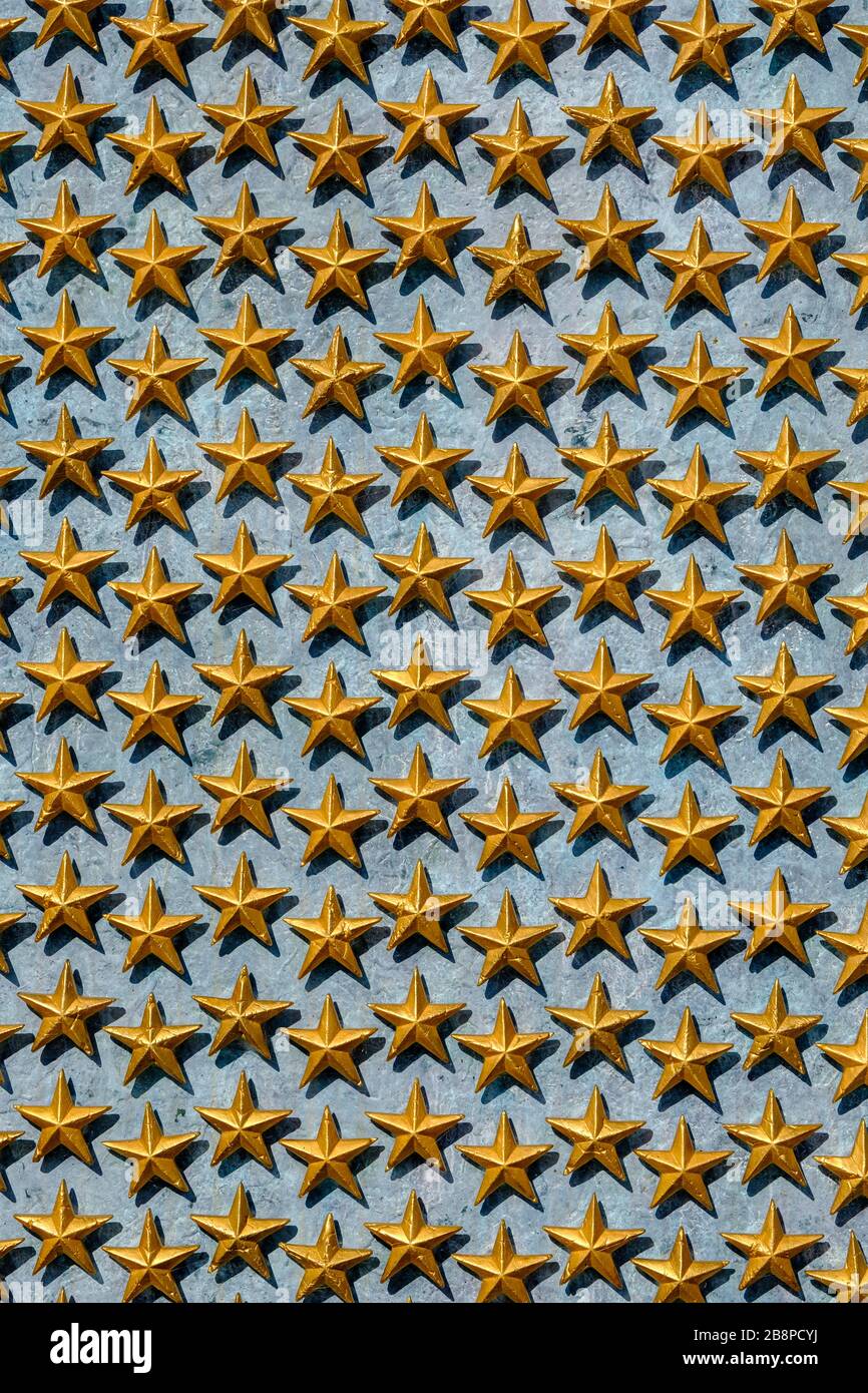 WWII, primo piano, dettaglio delle stelle d'oro del Freedom Wall al National World War II Memorial, Washington D.C., USA Foto Stock
