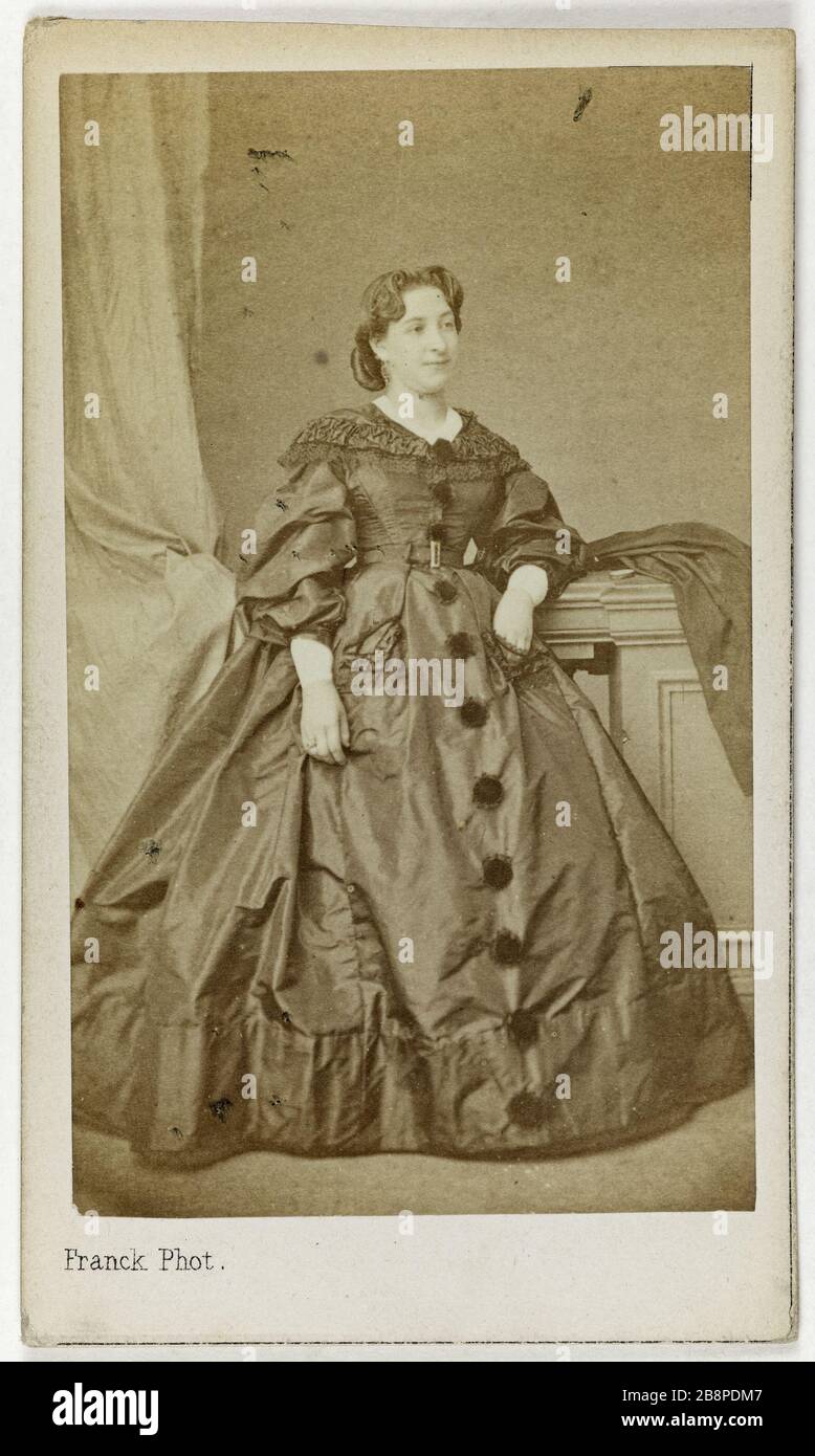 Ritratto di Céline Moyse (o Moses), attrice-Delassements Comedy Theatre nel 1857, nel 1860 il Teatro varietà nel 1863 e il Teatro Dejazet dal 1864 al 1865. Portrait de Céline Moyse (ou Moïse), attrice au Théâtre des Délassements-Comiques en 1857, au Théâtre des Variétés de 1860 à 1863 et au Théâtre de Déjazet de 1864 à 1865. Carte de visite (recto). Tirage sur papier albuminé. 1860-1890. Photographie de Franck (dit Gobinet de Villecholle). Parigi, musée Carnavalet. Foto Stock