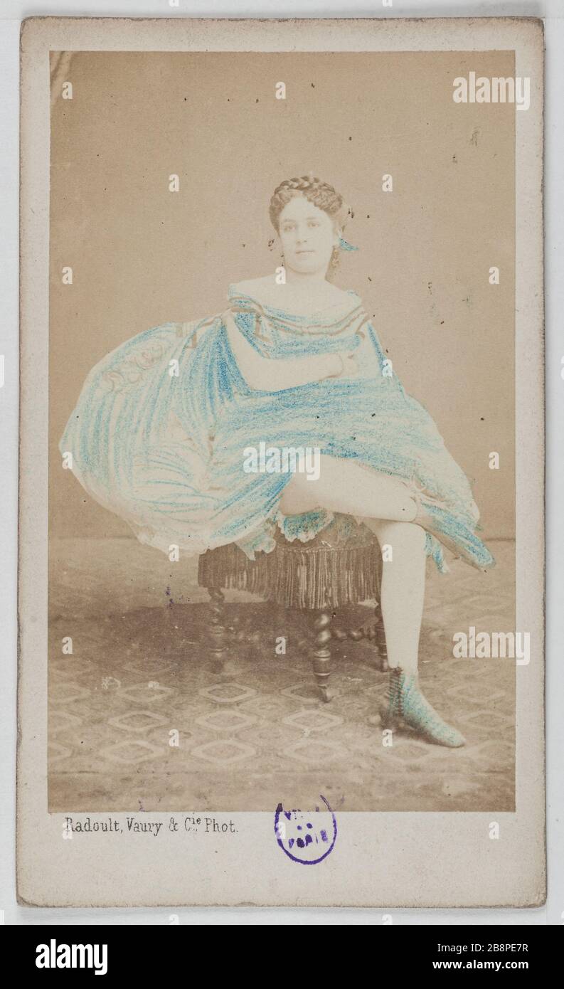 Ritratto dei nipoti di Ortense, attrice teatrale tra il 1865 e il 1876. Radoult, Vaury & Cie. Portrait d'Hortense Neveux, attrice de théâtre entre 1865 et 1876. Carte de visite (recto). Tirage sur papier albuminé. 1860-1890. Parigi, musée Carnavalet. Foto Stock