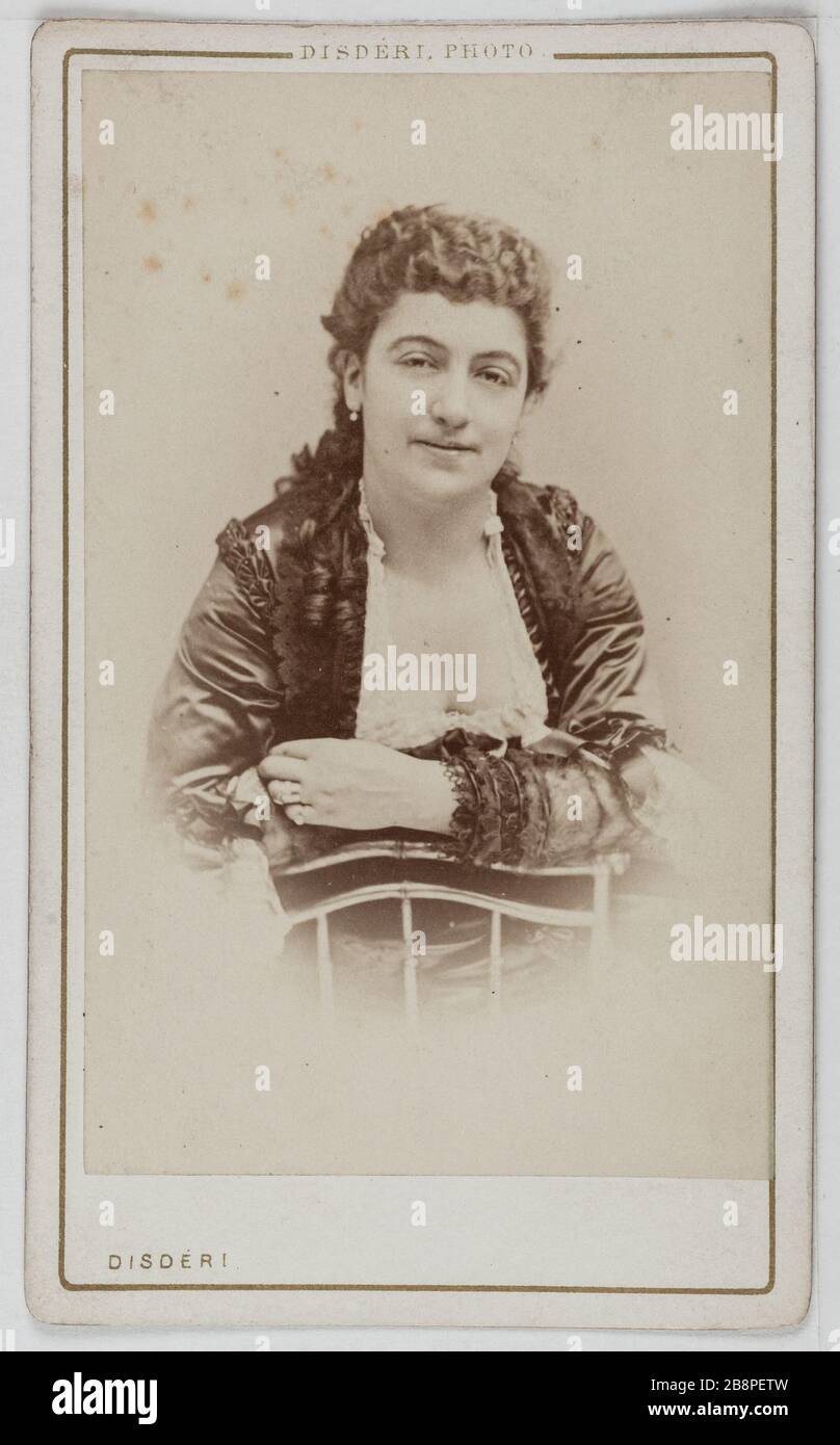 Ritratto di Georgette Viguier, ha detto Georgette Olivier teatro attrice tra il 1857 e il 1875. André Dispéri (1819-1889). Portrait de Georgette Viguier, dite Georgette Olivier, attrice de théâtre entre 1857 et 1875. Carte de visite (recto). Tirage sur papier albuminé. 1860-1890. Parigi, musée Carnavalet. Foto Stock