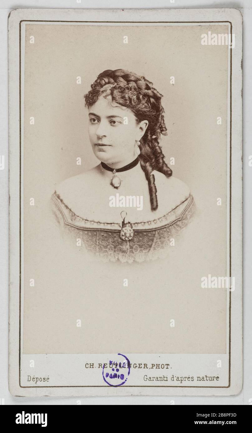 Ritratto di Claire otto, attrice teatrale tra il 1865 e il 1892. Portrait de Claire Othon, attrice de théâtre entre 1865 et 1892. Carte de visite (recto). Photographie de Charles Reutlinger (1816-1880). Tirage sur papier albuminé. 1860-1890. Parigi, musée Carnavalet. Foto Stock