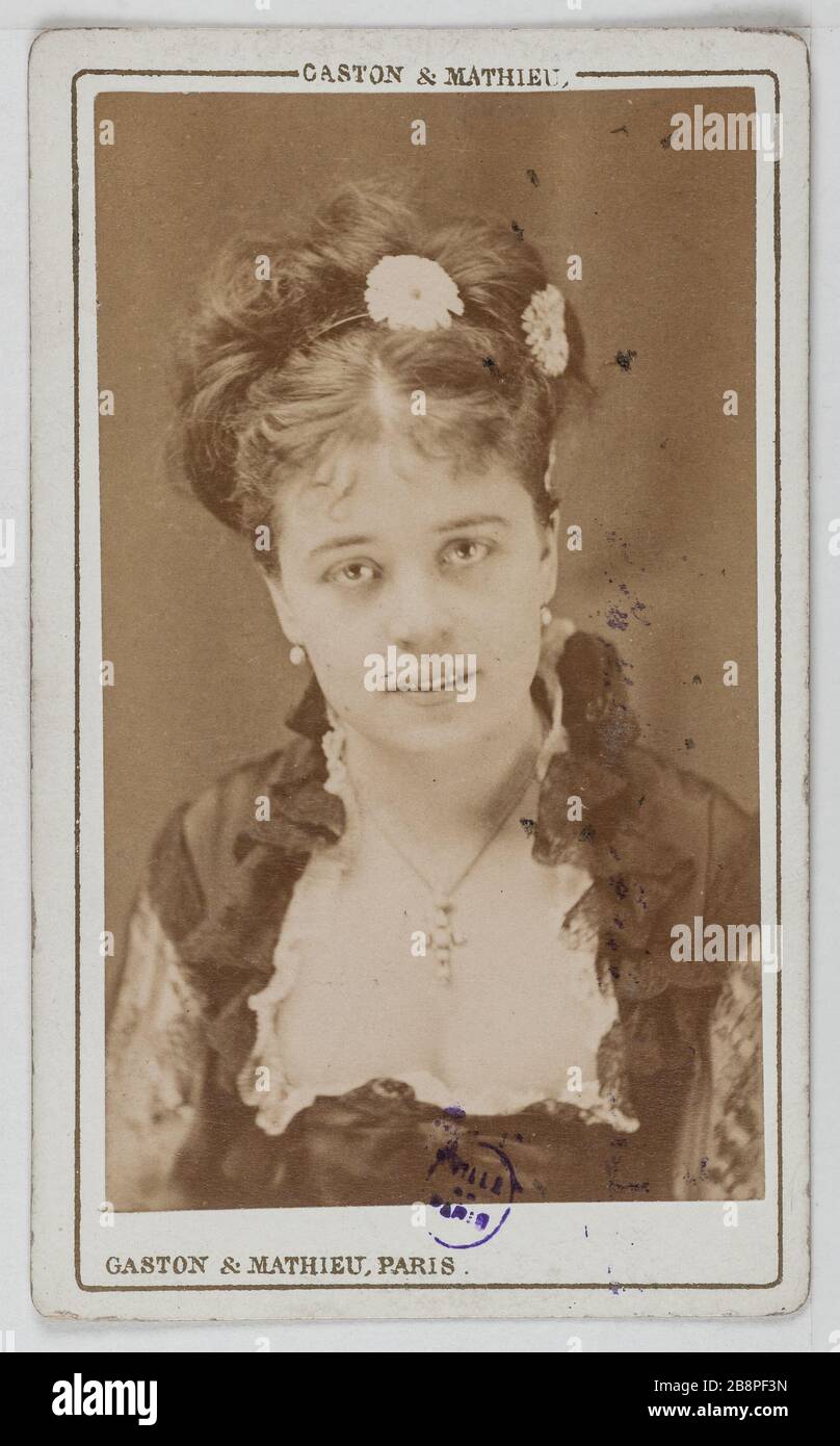 Ritratto di Claire otto, attrice teatrale tra il 1865 e il 1892. Gaston, Mathieu & Cie. Portrait de Claire Othon, attrice de théâtre entre 1865 et 1892. Carte de visite (recto). Tirage sur papier albuminé. 1860-1890. Parigi, musée Carnavalet. Foto Stock