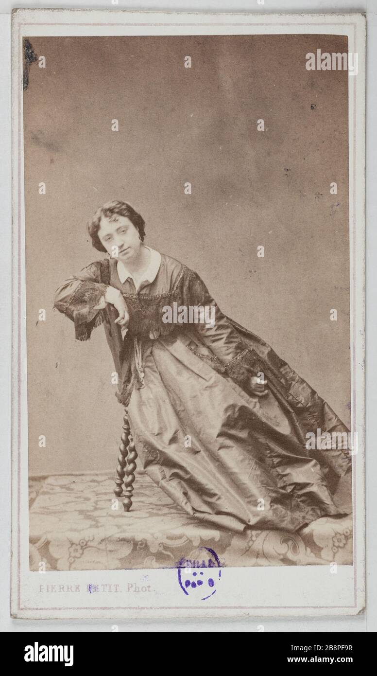 Ritratto di Adele Page (1820-1882), attrice teatrale tra il 1840 e il 1874. Pierre Petit (Pierre Lanith Petit, dit). Portrait d'Adèle Page (1820-1882), attrice de théâtre entre 1840 et 1874. Carte de visite (recto). Tirage sur papier albuminé. 1860-1890. Parigi, musée Carnavalet. Foto Stock