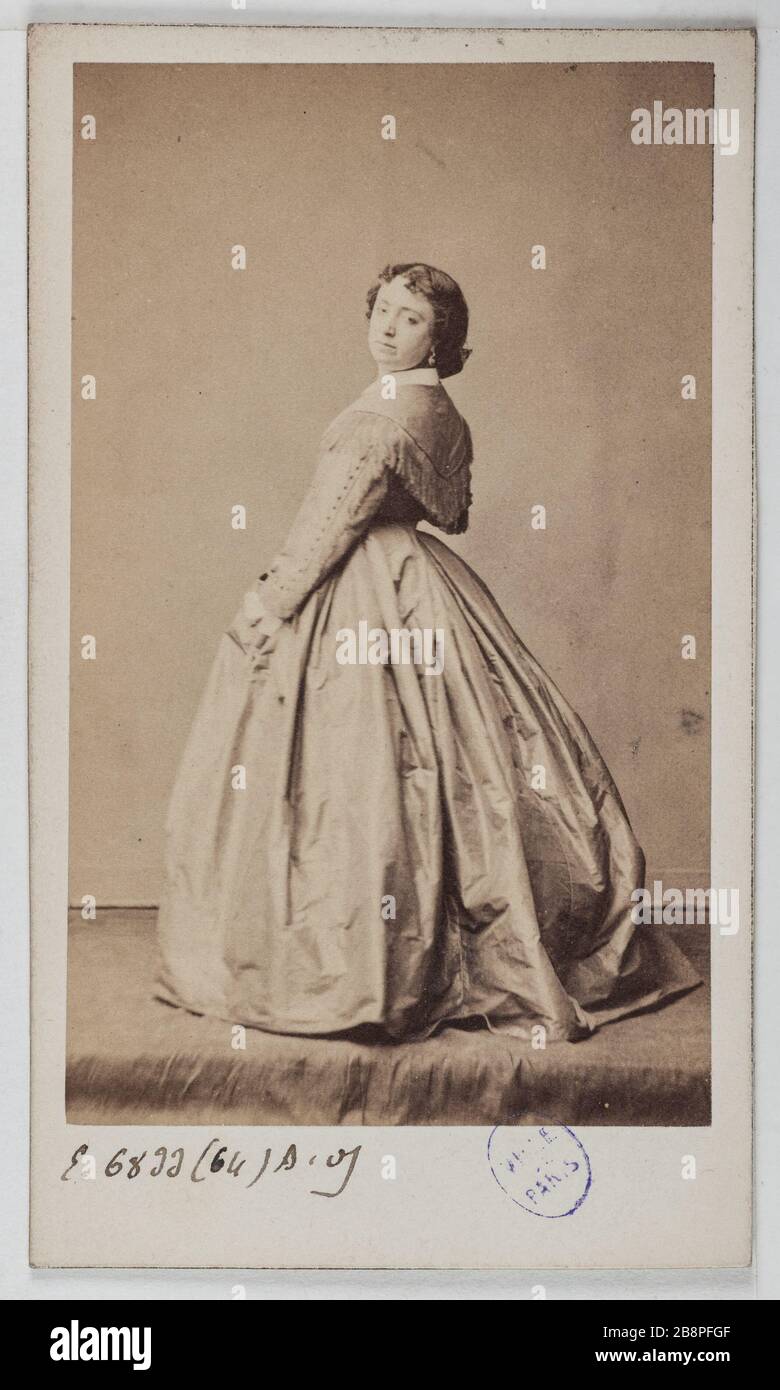 Ritratto di Adele Page (1820-1882), attrice teatrale tra il 1840 e il 1874. Pierre Petit & Trinquart. Portrait d'Adèle Page (1820-1882), attrice de théâtre entre 1840 et 1874. Carte de visite (recto). Tirage sur papier albuminé. 1860-1890. Parigi, musée Carnavalet. Foto Stock