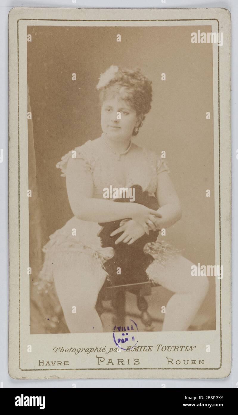 Ritratto bianco di Marie Eugenie Quérette, attrice teatrale tra il 1868 e il 1880. Portrait de Blanche Marie Eugénie Querette, attrice de théâtre entre 1868 et 1880. Carte de visite (recto). Photographie d'Emile Tourtin. Tirage sur papier albuminé, 1860-1890. Parigi, musée Carnavalet. Foto Stock