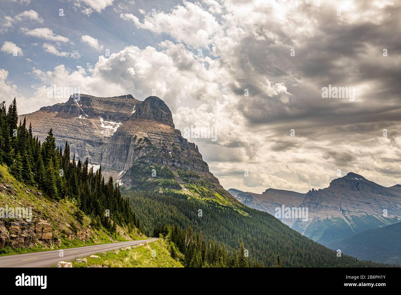 Going-to-the-Sun Mountain vista da ovest su Going-to-Sun Road al Glacier National Park in Montana. Foto Stock
