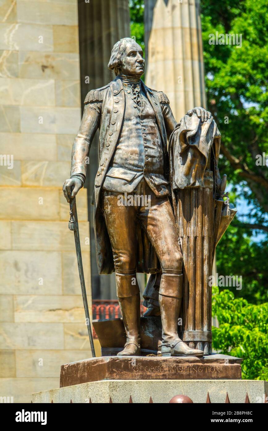 Monumento commemorativo alla statua di George Washington a Raleigh, una città del North Carolina del Nord e l'attuale state capitol Capital state Foto Stock