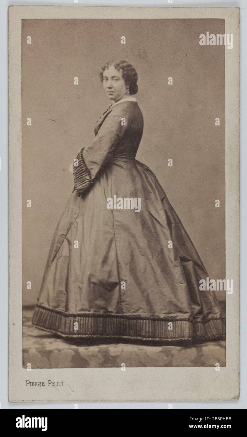 Edmee Ritratto Ramelli (-1899), attrice teatrale. Ritratto d'Edmée Ramelli (-1899), attrice de théâtre. Carte de visite (recto). Photographie de Pierre Petit (Pierre Lanith Petit, dit). Tirage sur papier albuminé, 1860-1890. Parigi, musée Carnavalet. Foto Stock