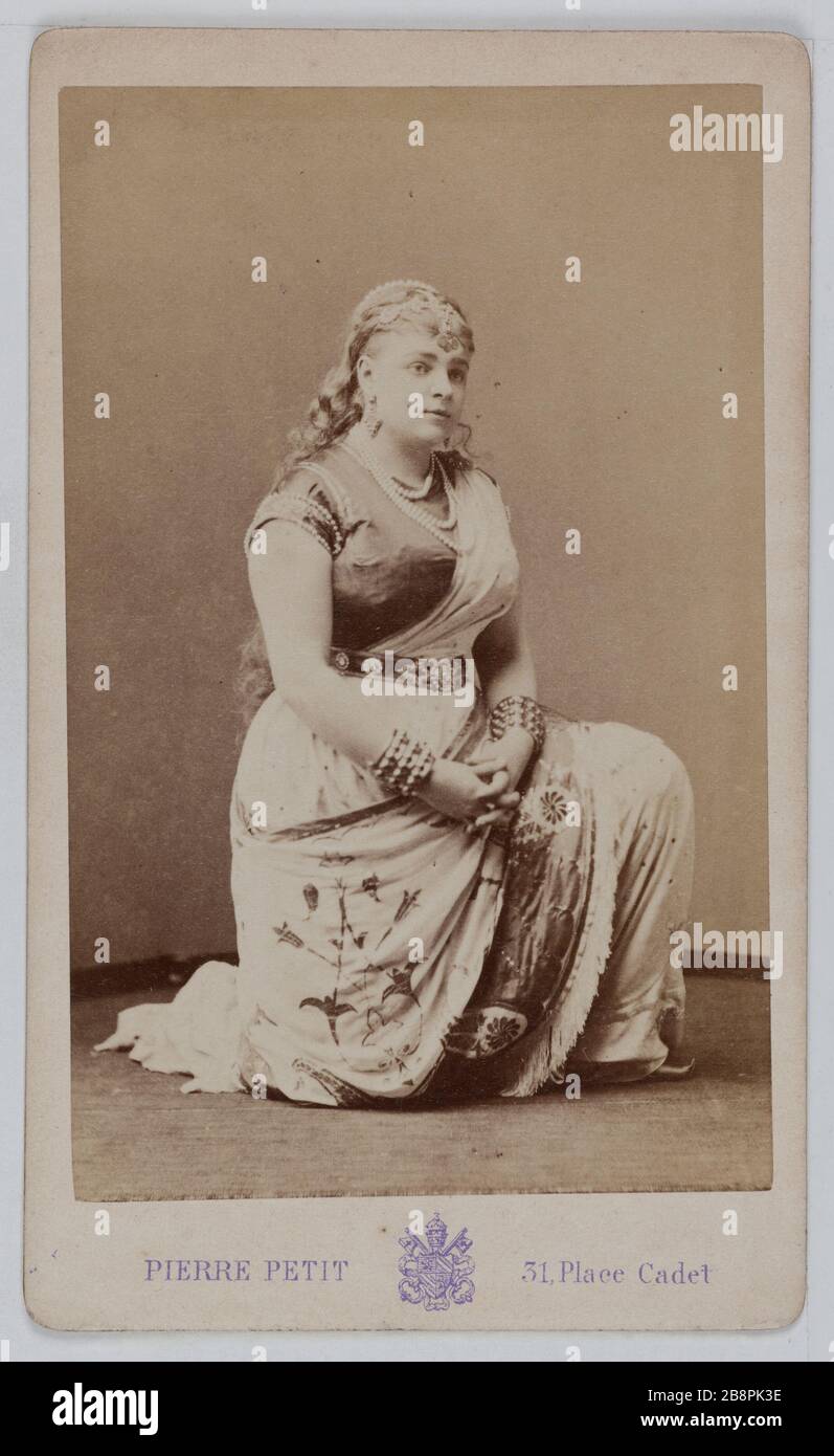 Ritratto di Josephine Rescke (1855-1891), cantante polacca all'Opera. Portrait de Joséphine Rescke (1855-1891), cantatrice polonaise à l'Opéra. Carte de visite (recto). Photographie de Pierre Petit (Pierre Lanith Petit, dit). Tirage sur papier albuminé, 1860-1890. Parigi, musée Carnavalet. Foto Stock