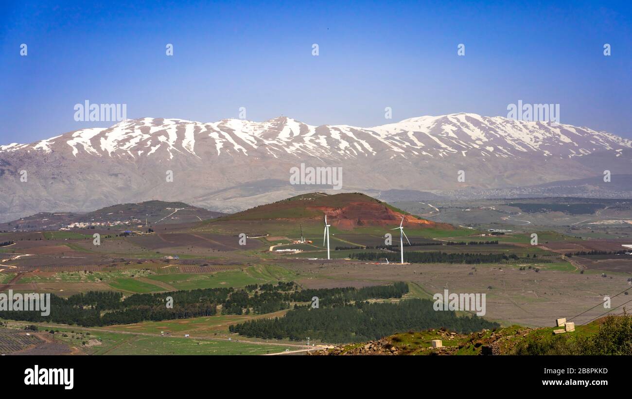 Vista sul Monte Hermon con neve dal Monte Bental, Golan Heights, Israele, Medio Oriente. Foto Stock