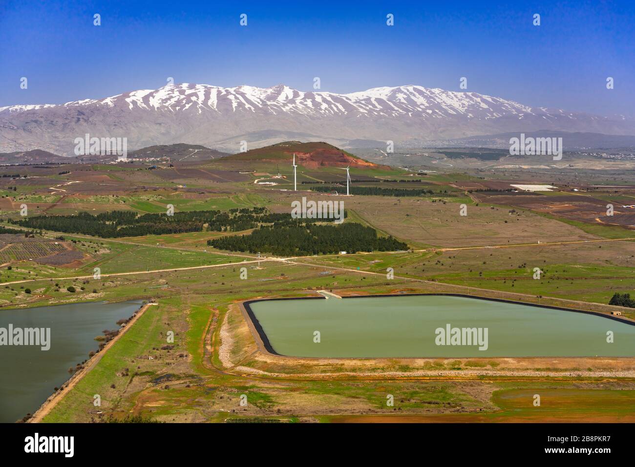 Vista sul Monte Hermon con neve dal Monte Bental, Golan Heights, Israele, Medio Oriente. Foto Stock