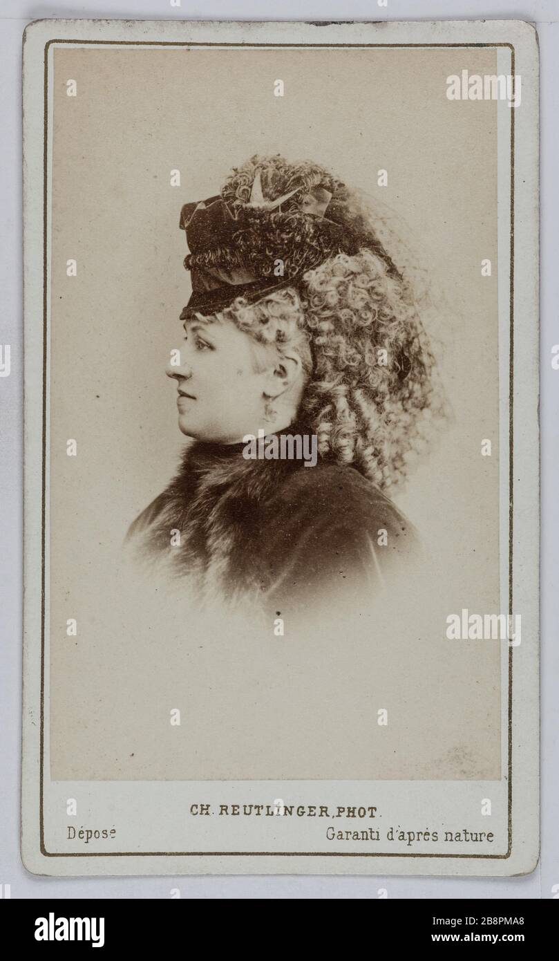 Ritratto di Madame Danel Rizza (-1904), attrice teatrale. Ritratto di Madame Danel Rizza (-1904), attrice de théâtre. Carte de visite (recto). Photographie de Charles Reutlinger. Tirage sur papier albuminé, 1860-1890. Parigi, musée Carnavalet. Foto Stock