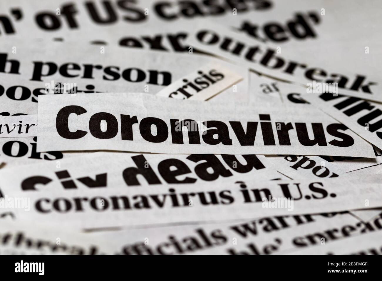 Covid-19 coronavirus giornale ritagli di titolo. Informazioni sui supporti di stampa isolate Foto Stock