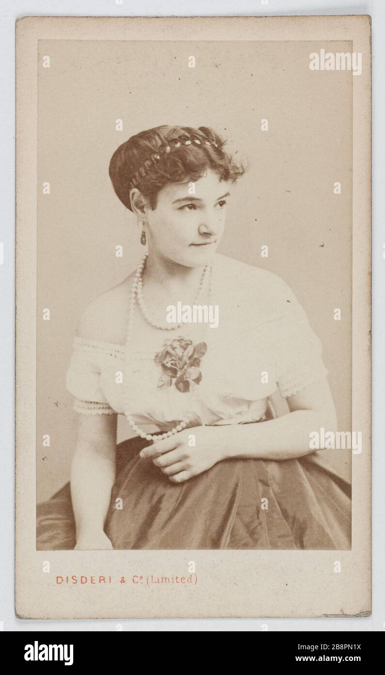 Ritratto di Miss Seymour, ballerina inglese al Teatro della Porte Saint-Martin. Portrait de Miss Seymour, danseuse anglaise au Théâtre de la Porte Saint Martin. Carte de visite (recto). Photographie de Dideri & Cie Tirage sur papier albuminé, 1860-1890. Parigi, musée Carnavalet. Foto Stock