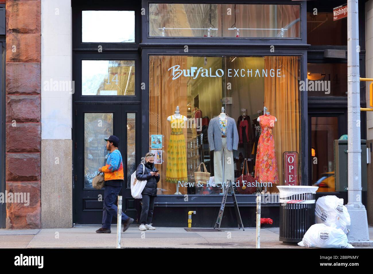 Buffalo Exchange, 714 Broadway, New York. Foto del negozio di New York di un negozio di seconda mano d'epoca a NoHo. Foto Stock