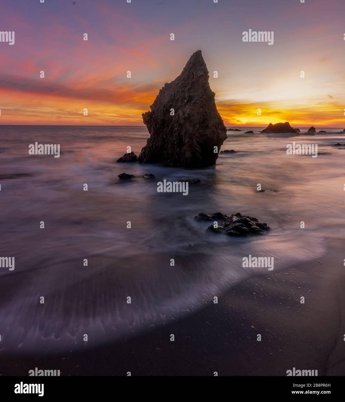 Tramonto colorato in California a El Matador Beach state Park Foto Stock