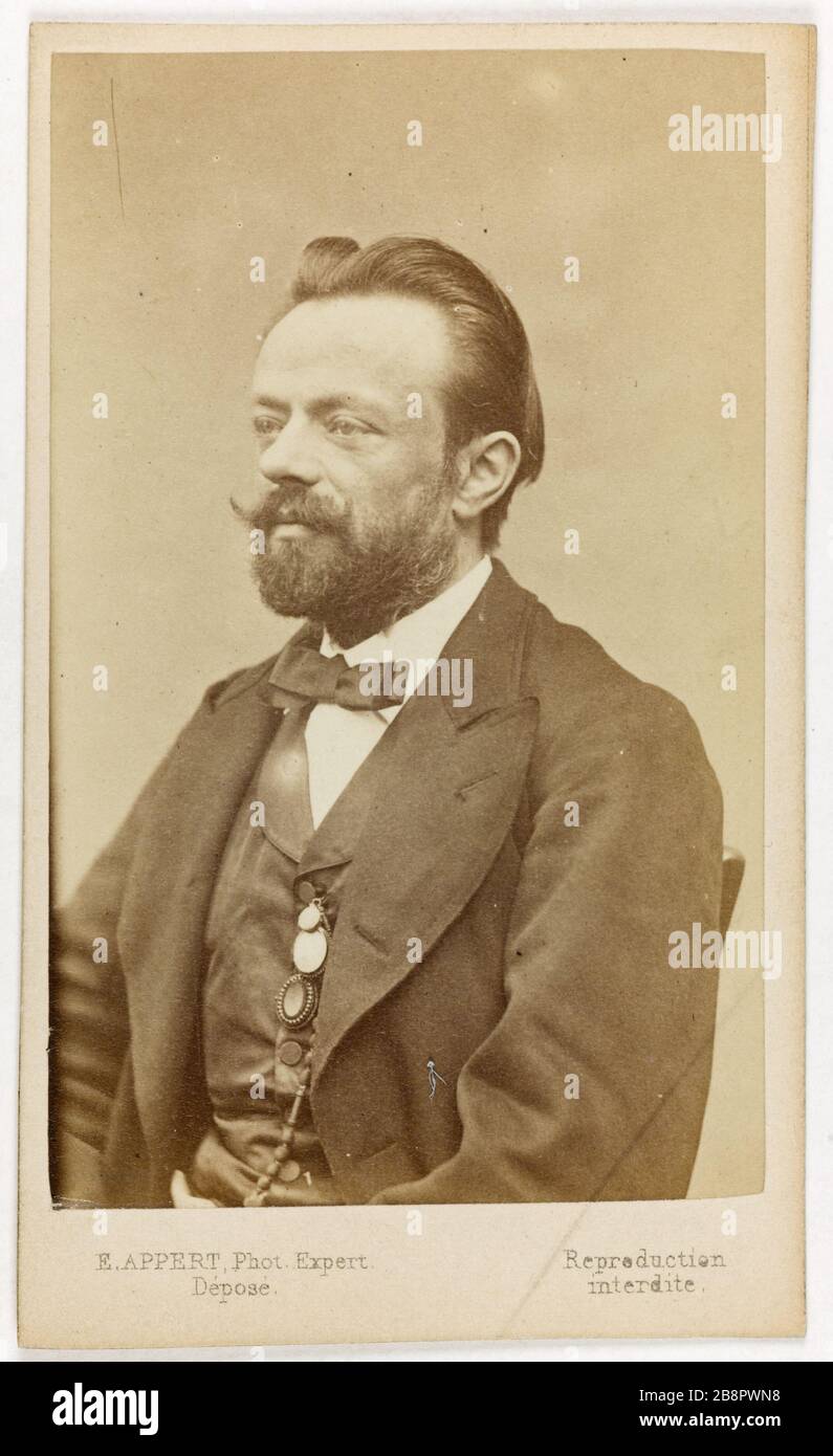 Ritratto di Raoul Urbain (1837-1885), (insegnante di scuola, membro del comune, condannato al lavoro forzato) Ritratto de Raoul Urbain (1837-1885), maître d'école, membre de la commune, condamné aux travaux forcés. Photographie d'Ernest Charles Appert (1830-1890). Tirage sur papier albuminé, avant 1868. Parigi, musée Carnavalet. Foto Stock
