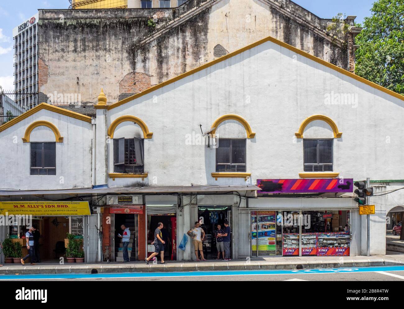 Fila di negozi parte degli edifici del vecchio mercato a Kuala Lumpur Malesia. Foto Stock