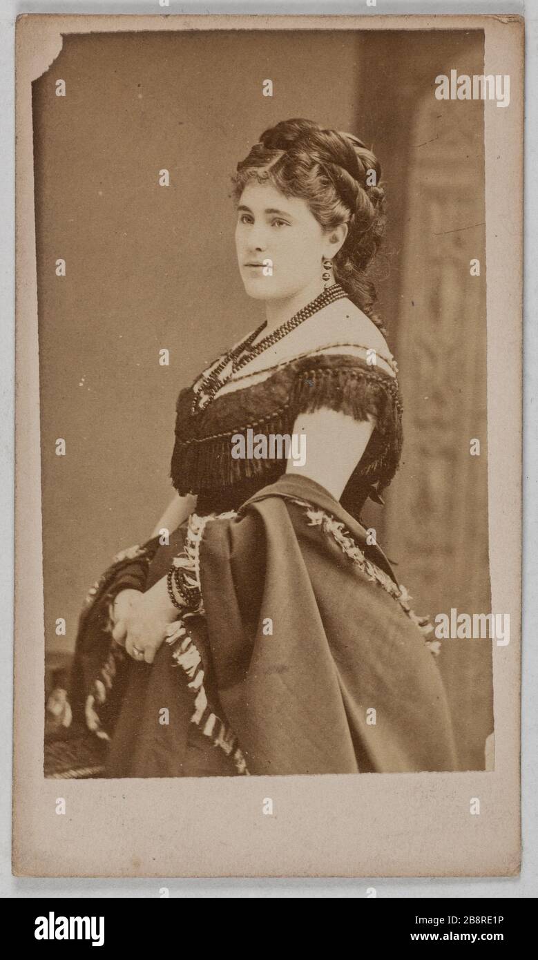 Ritratto di Gabrielle Krauss (1842-1906), duchessa di San Teodoro. Ritratto di Gabrielle Krauss (1842-1906), duchesse de San Teodoro. Carte de visite (recto). Photographie de Cyrus Anatole Pougnet (actif à partir de 1873), 1860-1890. Parigi, musée Carnavalet. Foto Stock