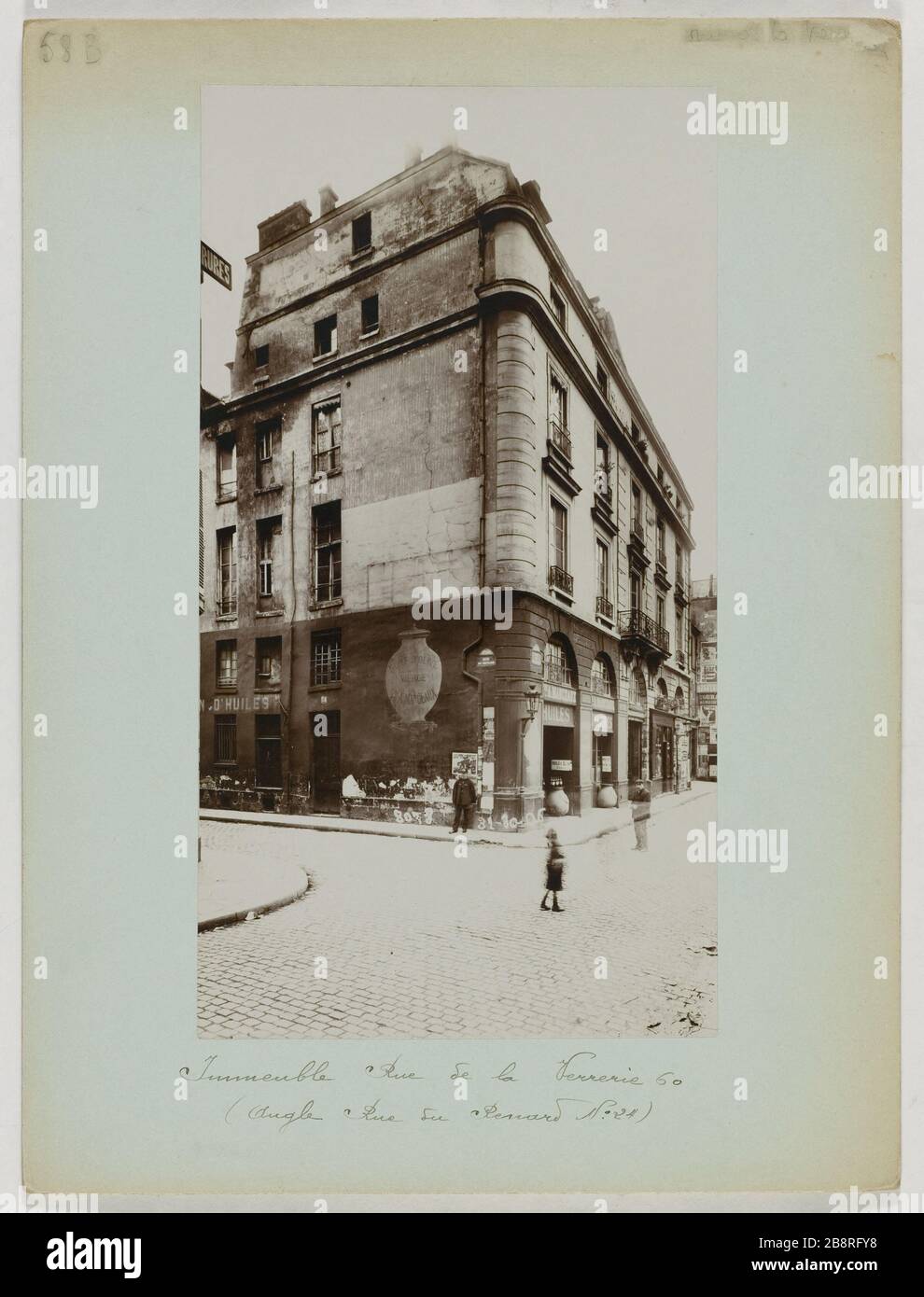 EDIFICIO, 60 RUE DE LA VETRERIA, UNA PROSPETTIVA 24 LA FOX STREET, 4 ° DISTRETTO, PARIGI Immeuble, 60 rue de la Verrerie, à l'angle du 24 rue du Renard. Parigi (IVème arr.), 1906 (31 ottobre). Union Photographique Française. Parigi, musée Carnavalet. Foto Stock