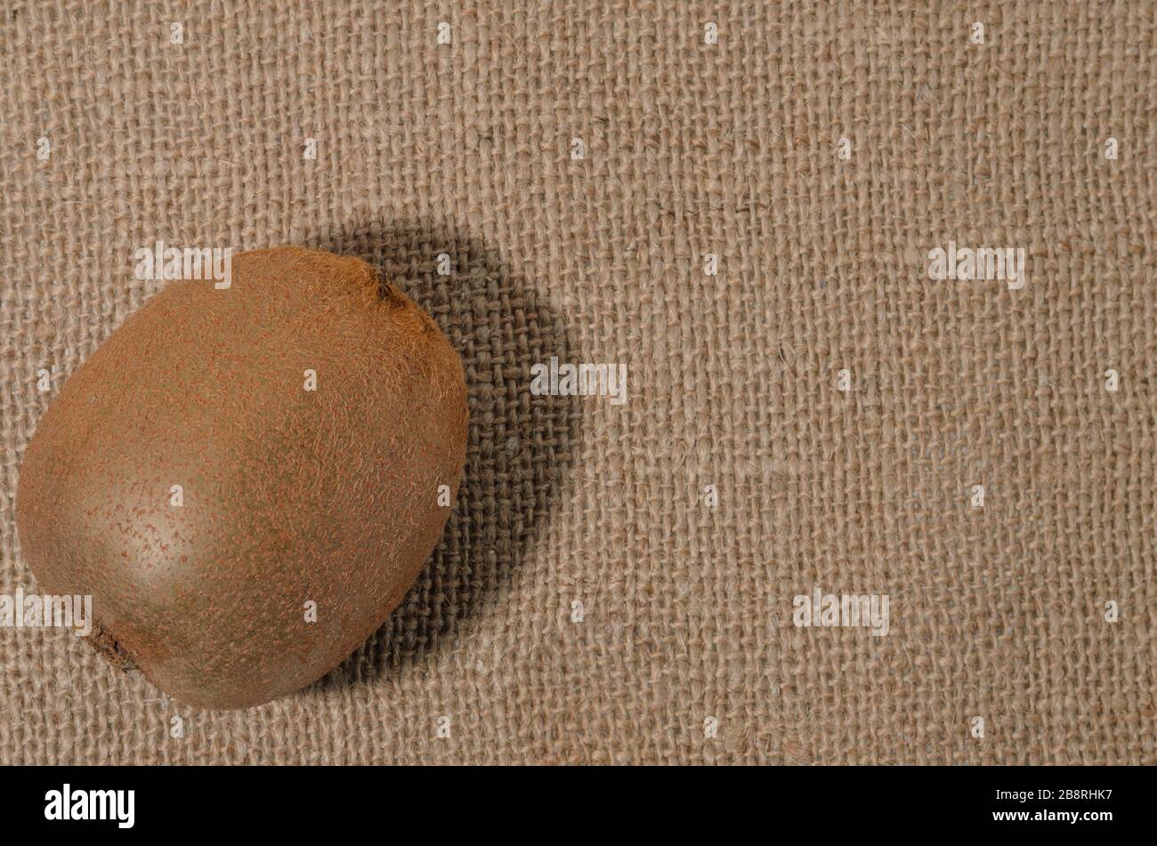 Kiwi frutto maturo ricco di vitamina C per aumentare l'immunità e prevenire i raffreddori. Foto Stock