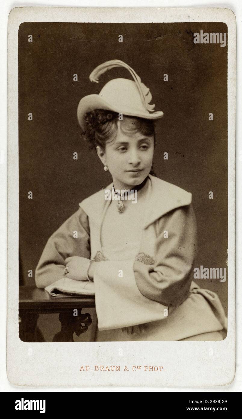Ritratto di Filippo Bianco, detto specchio Bianco, attrice teatro intorno al 1874. Portrait de Blanche Philippe, dit Blanche Miroir, attrice de théâtre vers 1874. Carte de visite (recto). Tirage sur papier albuminé. 1860-1890. Photographie d'Paris, musée Carnavalet. Foto Stock