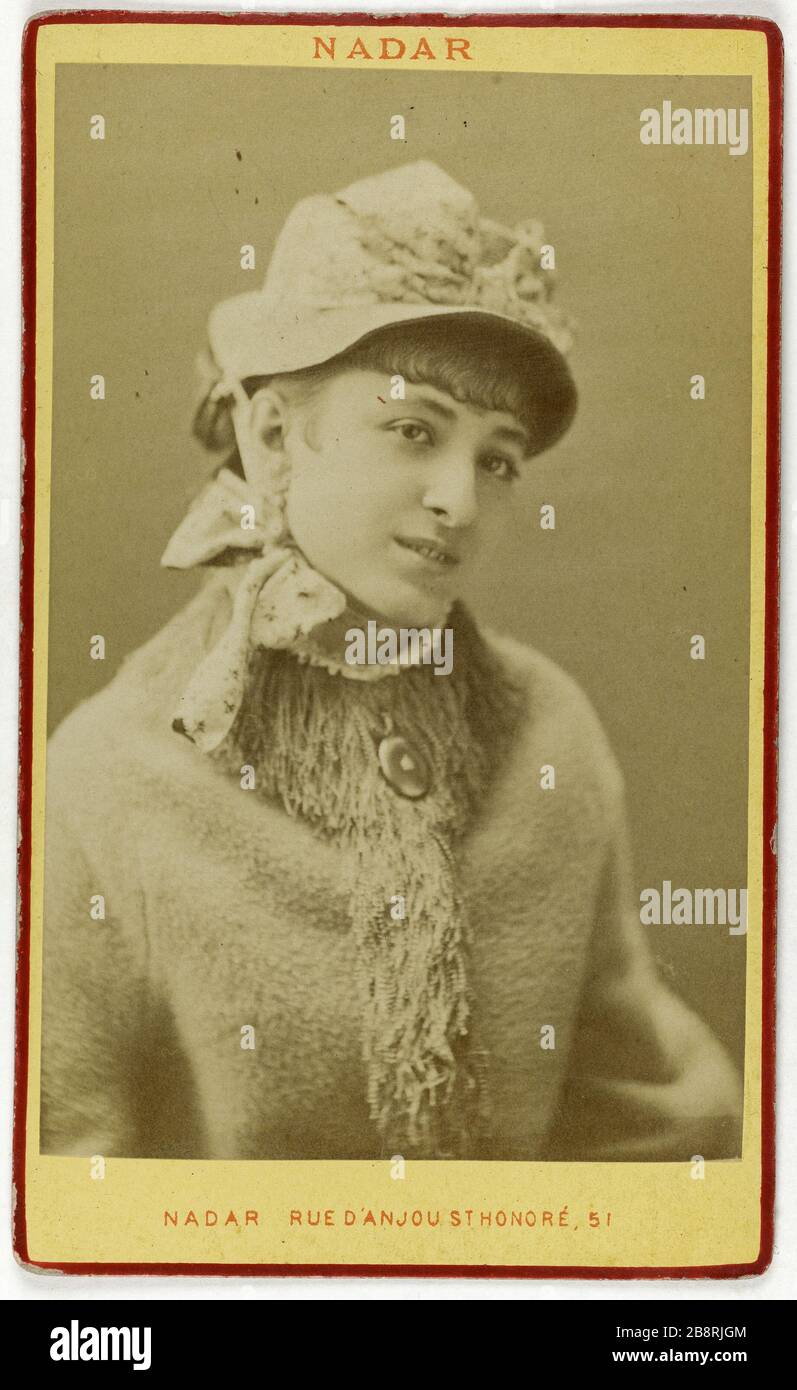 Ritratto di Filippo Bianco, detto specchio Bianco, attrice teatro intorno al 1874. Portrait de Blanche Philippe, dit Blanche Miroir, attrice de théâtre vers 1874. Carte de visite (recto). Tirage sur papier albuminé. 1860-1890. Photographie de l'Atelier Nadar. Parigi, musée Carnavalet. Foto Stock